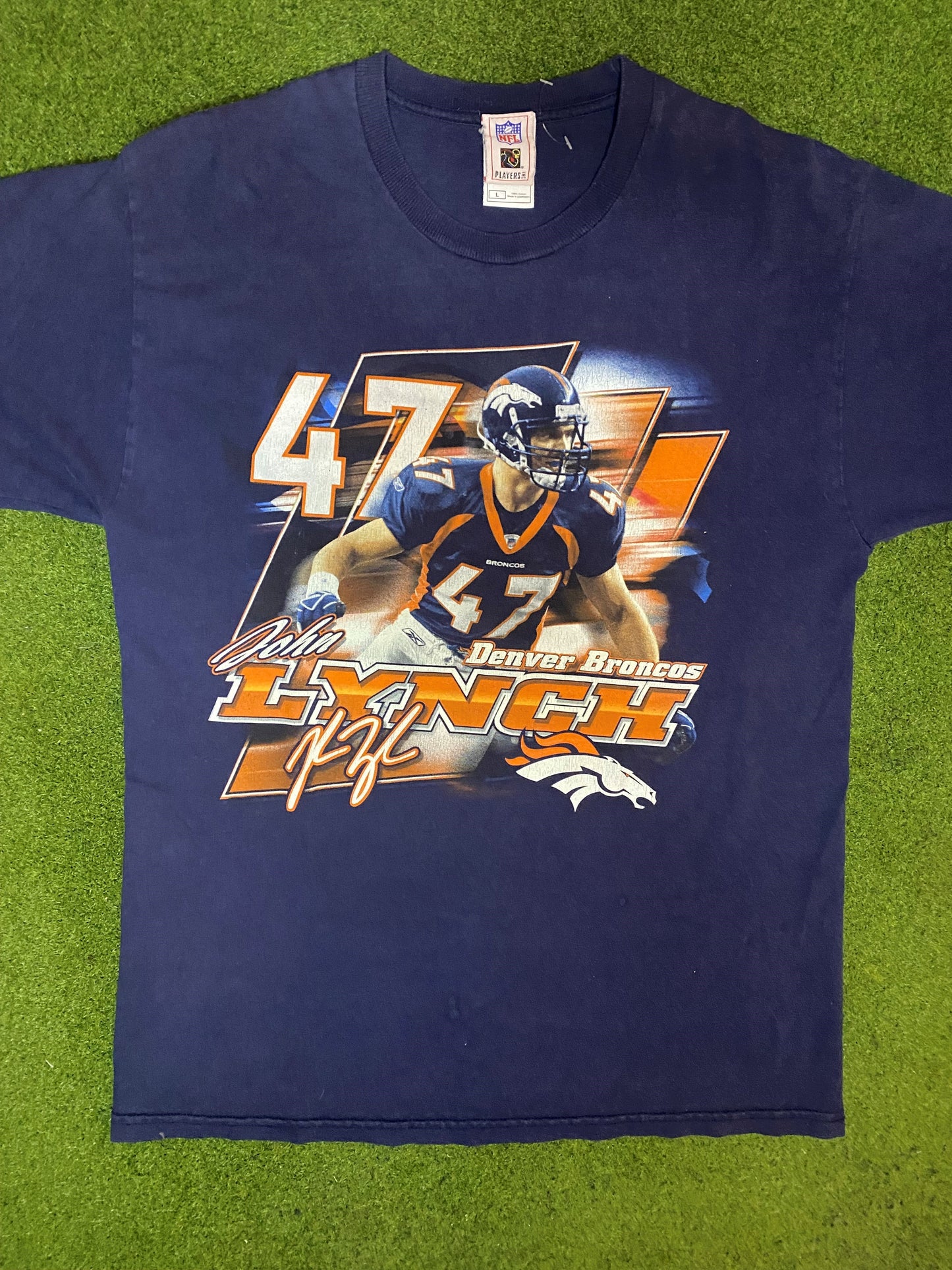 00s Denver Broncos - John Lynch - Vintage NFL Player T-Shirt (Large) - Gametime Vintage
