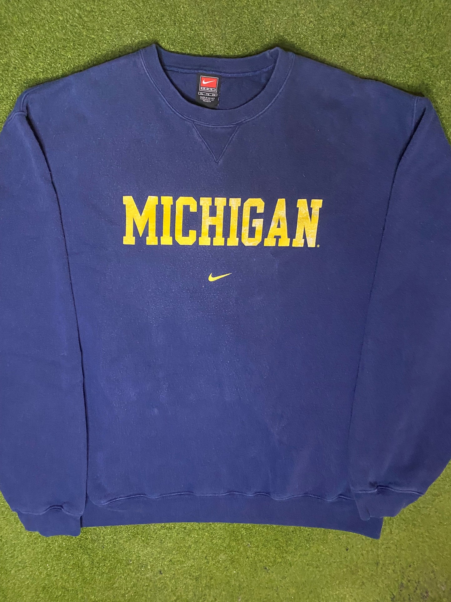 00s Michigan Wolverines - Vintage College Sweatshirt (XL) - Gametime Vintage