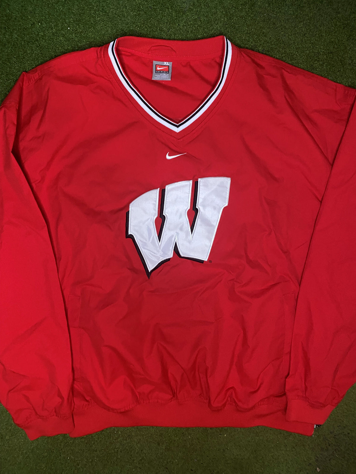 00s Wisconsin Badgers - Nike - Vintage College Windbreaker (XL) - Gametime Vintage