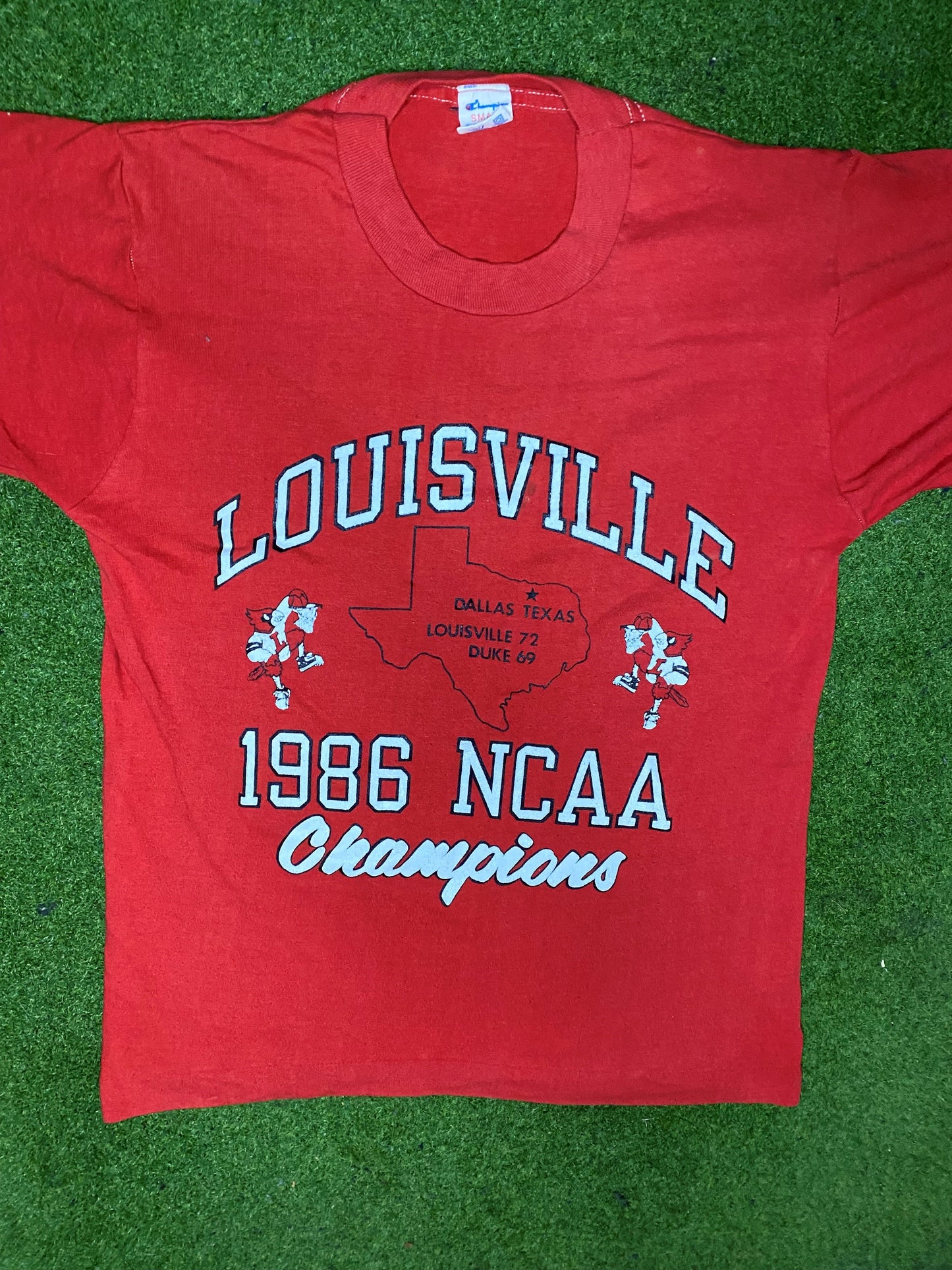 1986 Louisville Cardinals - National Champions - Vintage College T-Shirt (Small) - Gametime Vintage