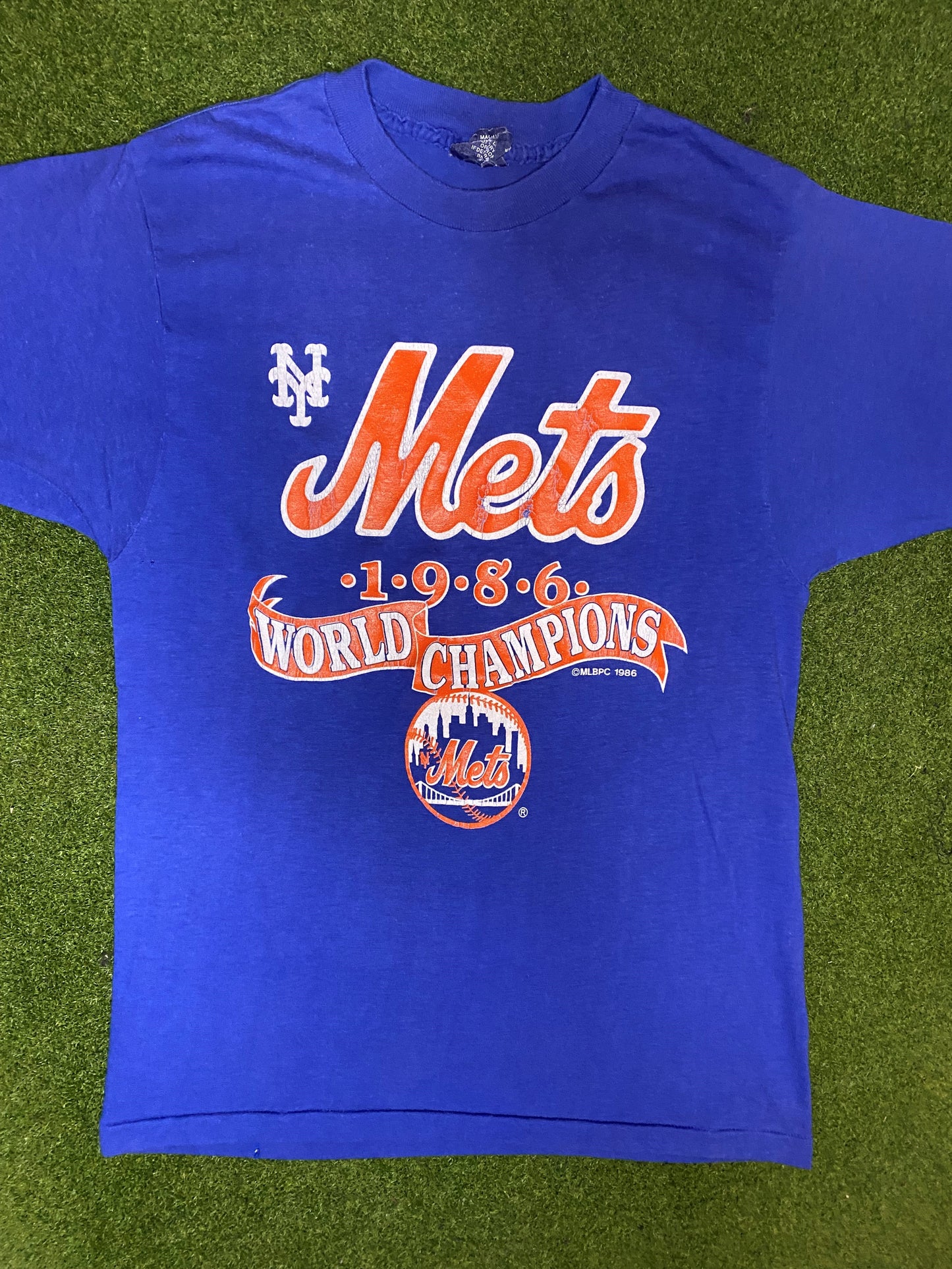 1986 New York Mets - World Champions - Vintage MLB T-Shirt (Medium) - Gametime Vintage