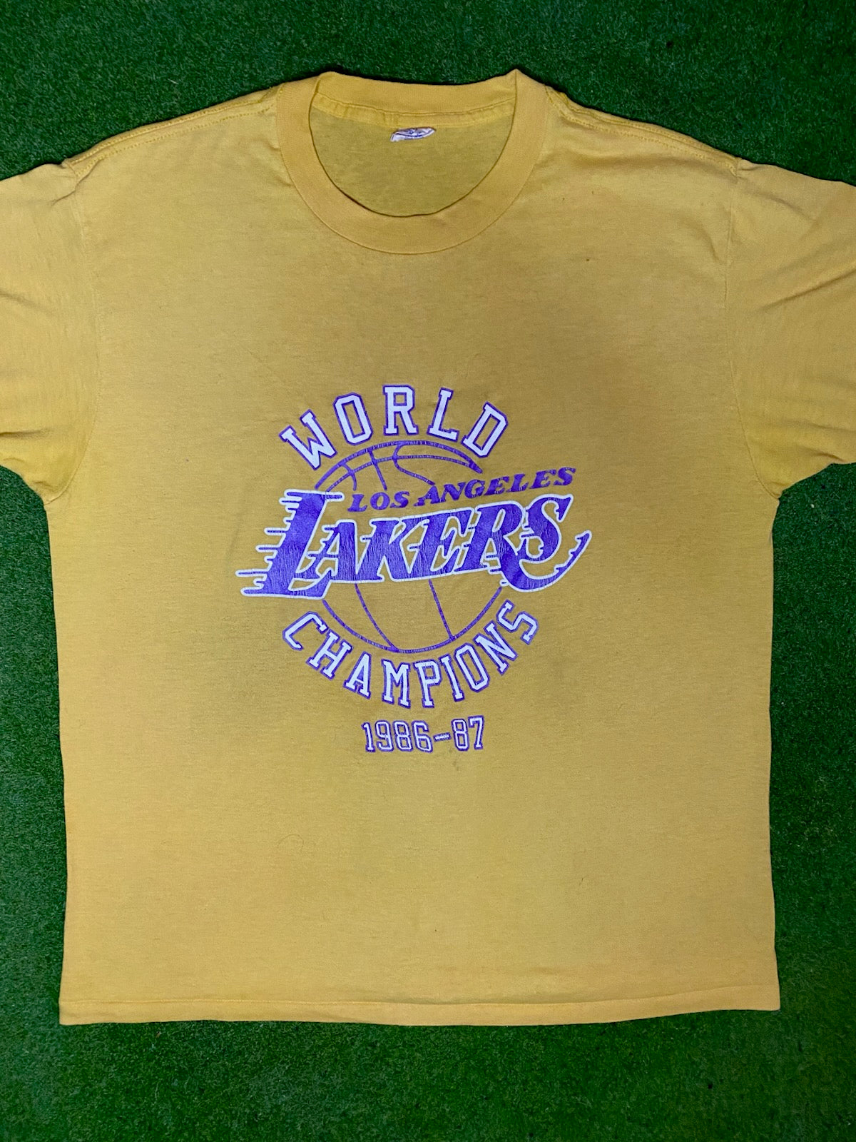 1987年洛杉矶湖人队 - 世界冠军 - 复古NBA T恤 (XL)