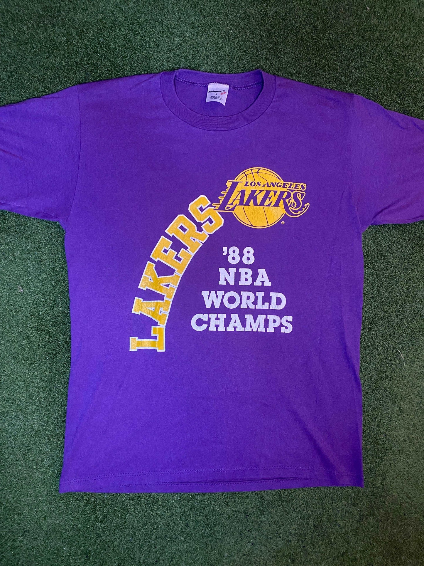 1988 Los Angeles Lakers - World Champions - Vintage NBA T-Shirt (Large) - Gametime Vintage