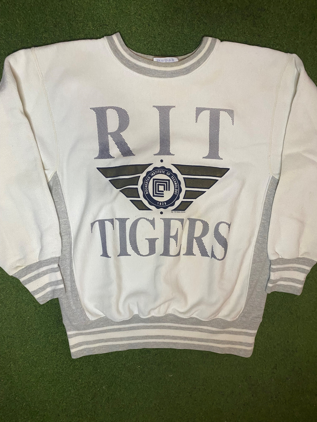 1989 RIT Tigers - Vintage University Sweatshirt (Large) - Gametime Vintage