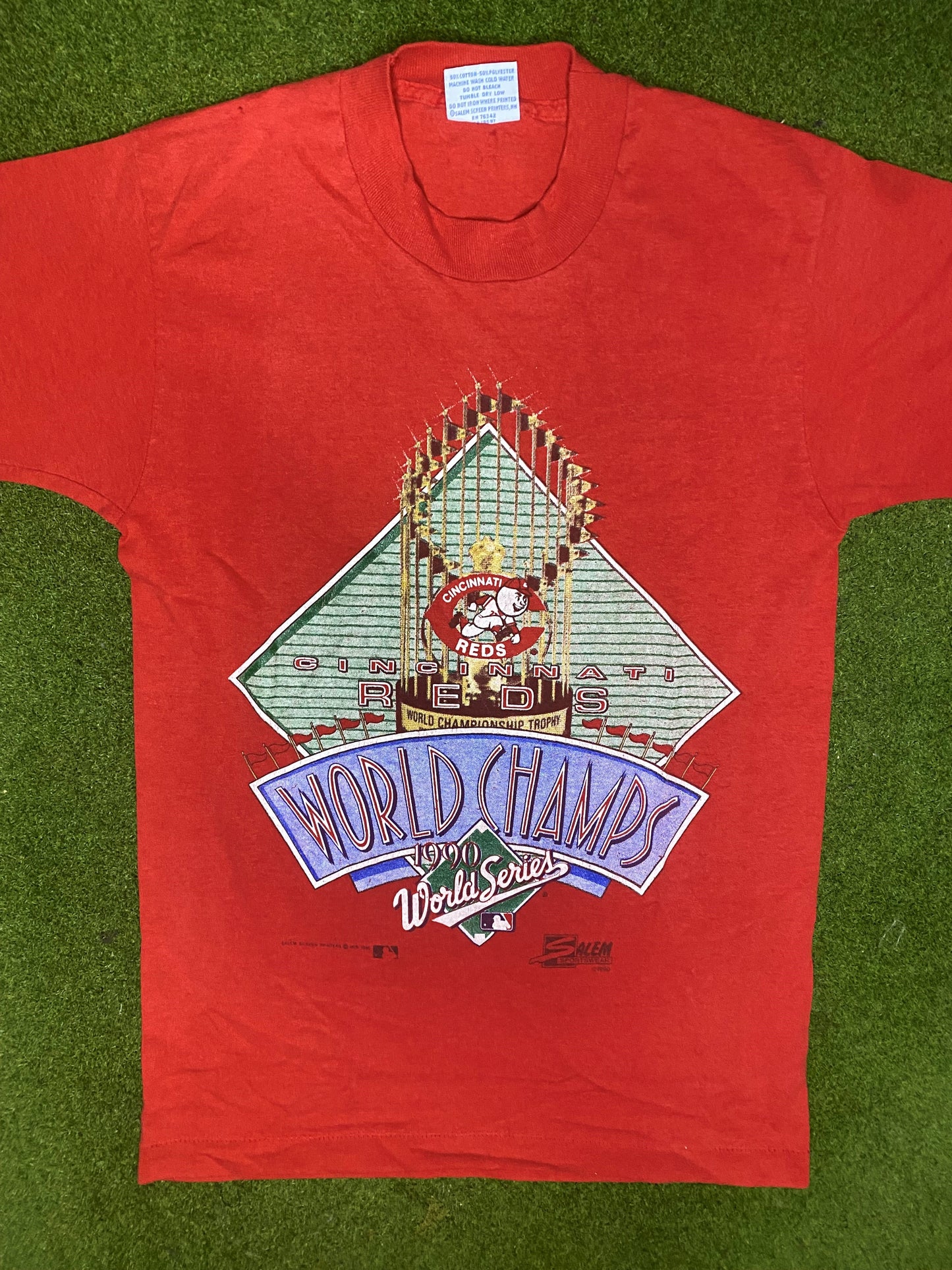 1990 Cincinnati Reds - World Series Champions - Vintage MLB T-Shirt (Small) - Gametime Vintage