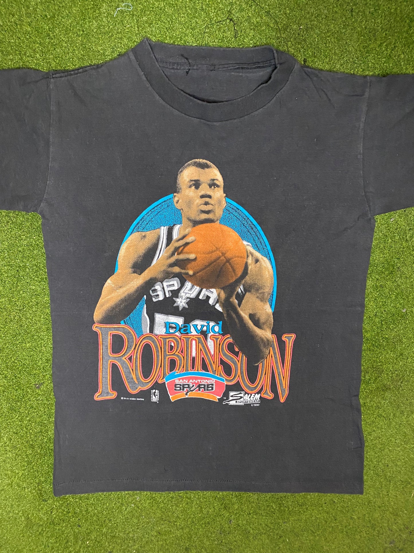 1990 San Antonio Spurs - David Robinson - Vintage NBA Player T-Shirt (Medium) - Gametime Vintage