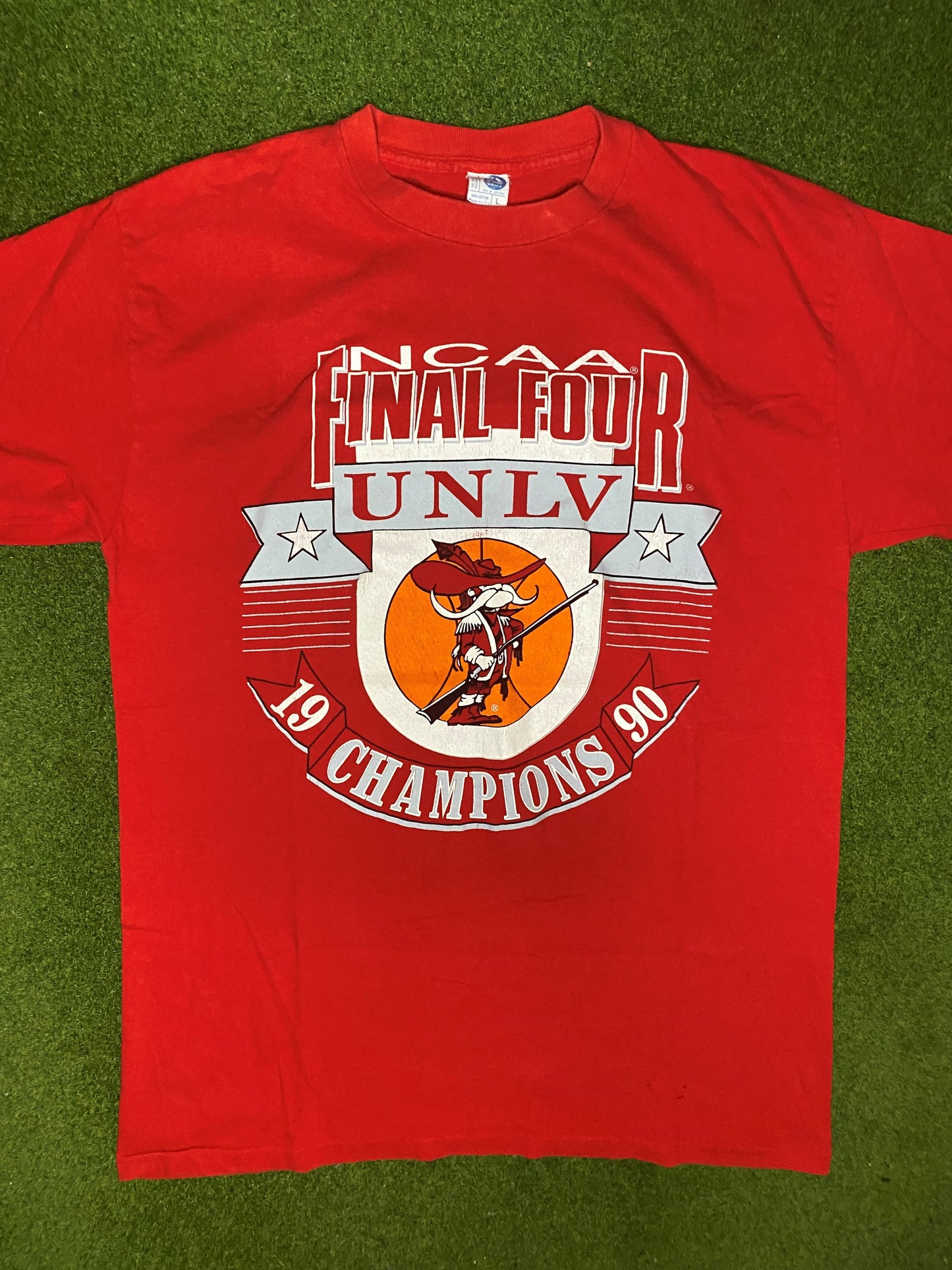 1990 UNLV Runnin Rebels - National Champions - Vintage College Basketball T-Shirt (Large) - Gametime Vintage