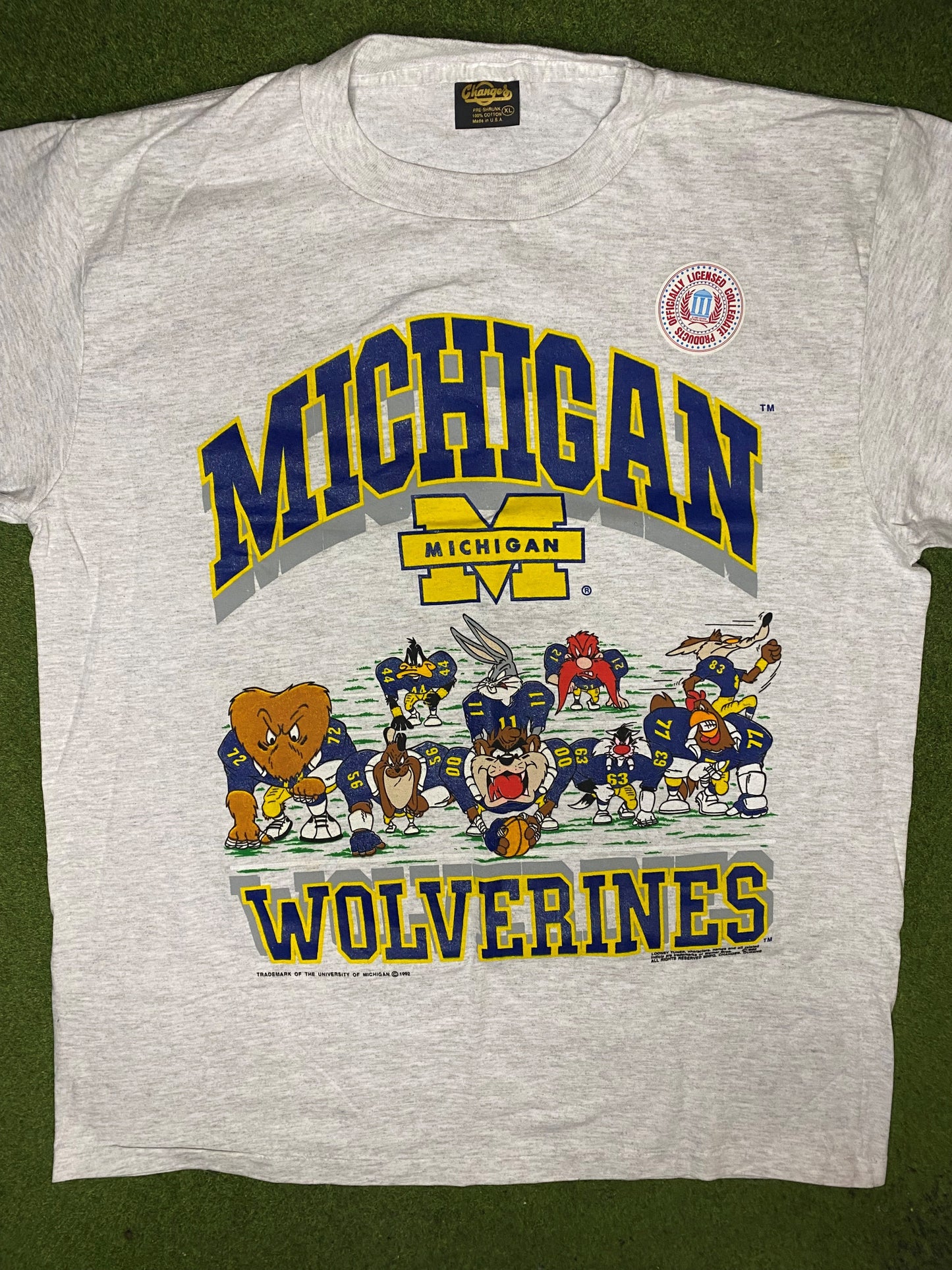 1992 Michigan Wolverines - Looney Tunes - Vintage College Football T Shirt (XL) - Gametime Vintage