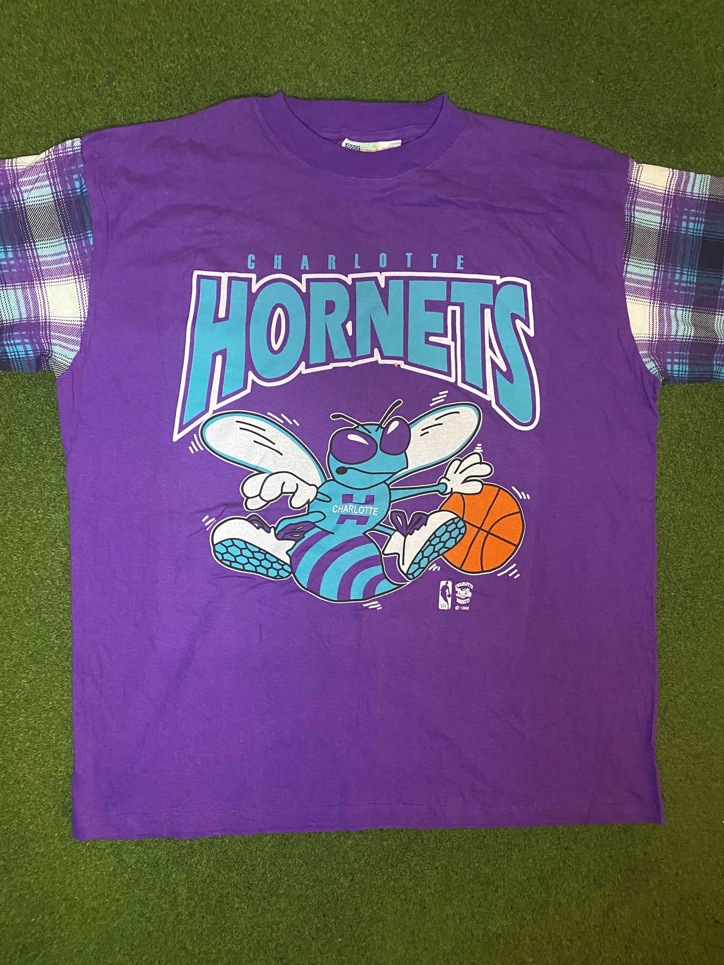 1993 Charlotte Hornets - Vintage NBA T-Shirt (XL) - Gametime Vintage
