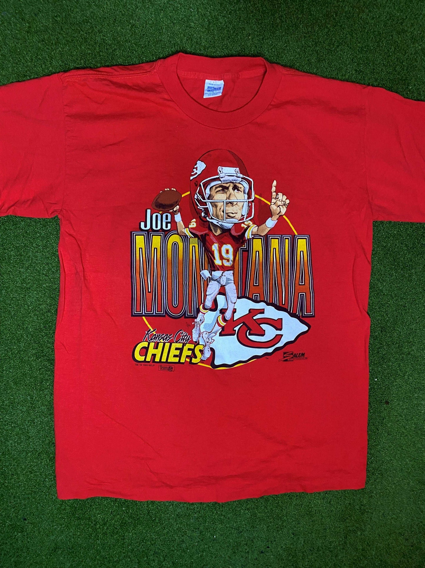 1993 Kansas City Chiefs - Joe Montana Caricature - Vintage NFL Player Tee Shirt (Large) - Gametime Vintage
