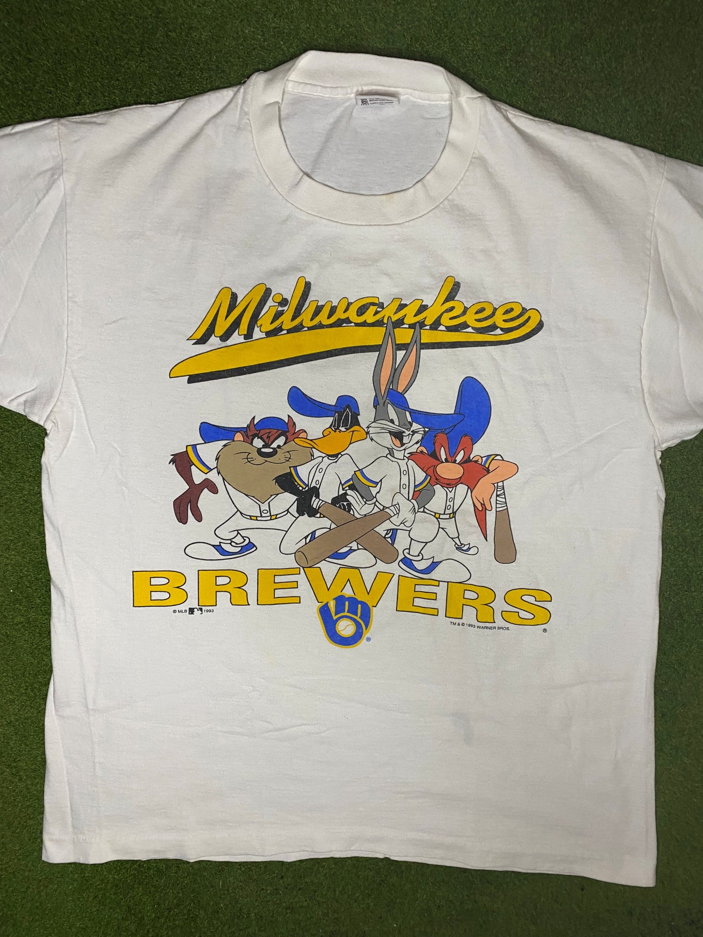 1993 Milwaukee Brewers - Looney Tunes - Vintage MLB T Shirt (XL) - Gametime Vintage