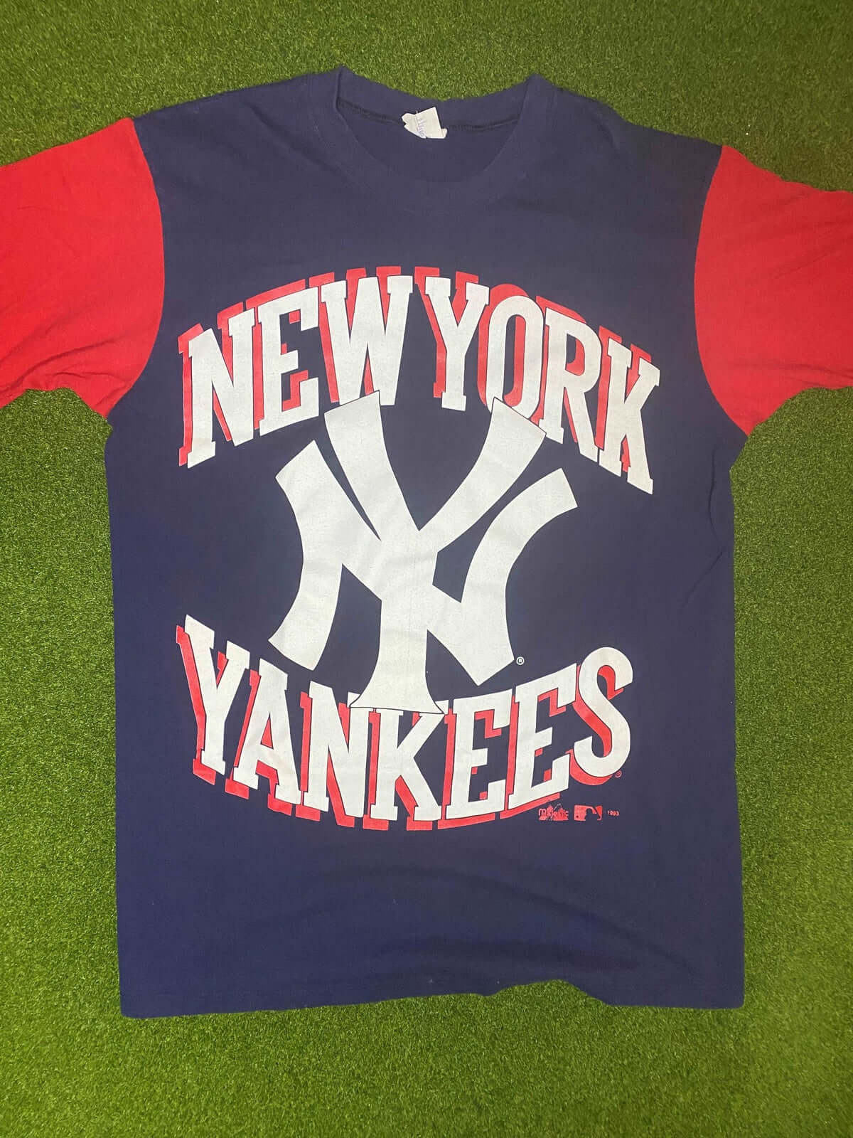 1993 New York Yankees - Big Logo - Vintage MLB Tee Shirt (Large) - Gametime Vintage