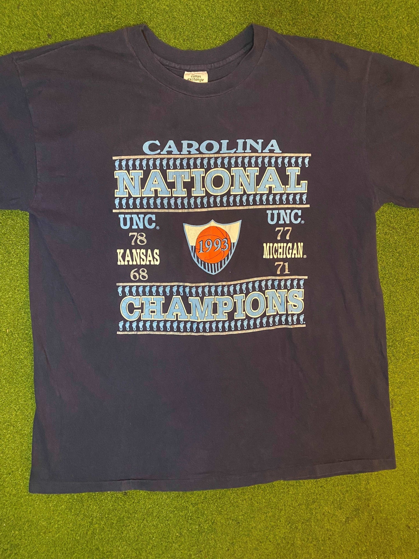 1993 North Carolina Tar Heels - National Champions - Vintage College Basketball T-Shirt (2XL) - Gametime Vintage