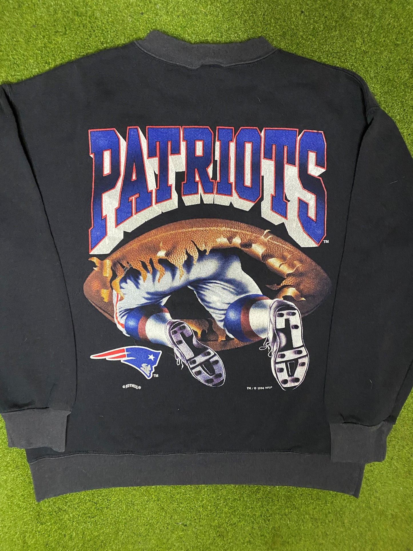 1994 New England Patriots - Break Thru Double Sided - Vintage NFL T-Shirt (Medium) - Gametime Vintage