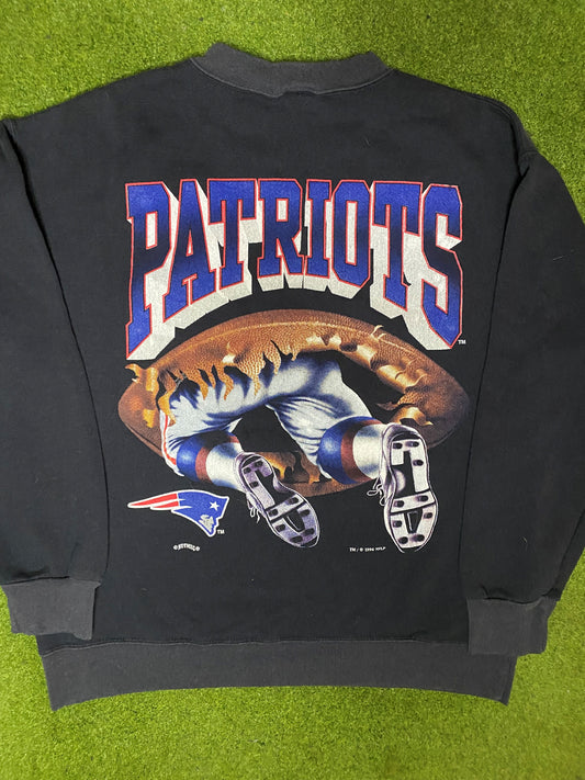 1994 New England Patriots - Break Thru Double Sided - Vintage NFL T-Shirt (Medium) - Gametime Vintage