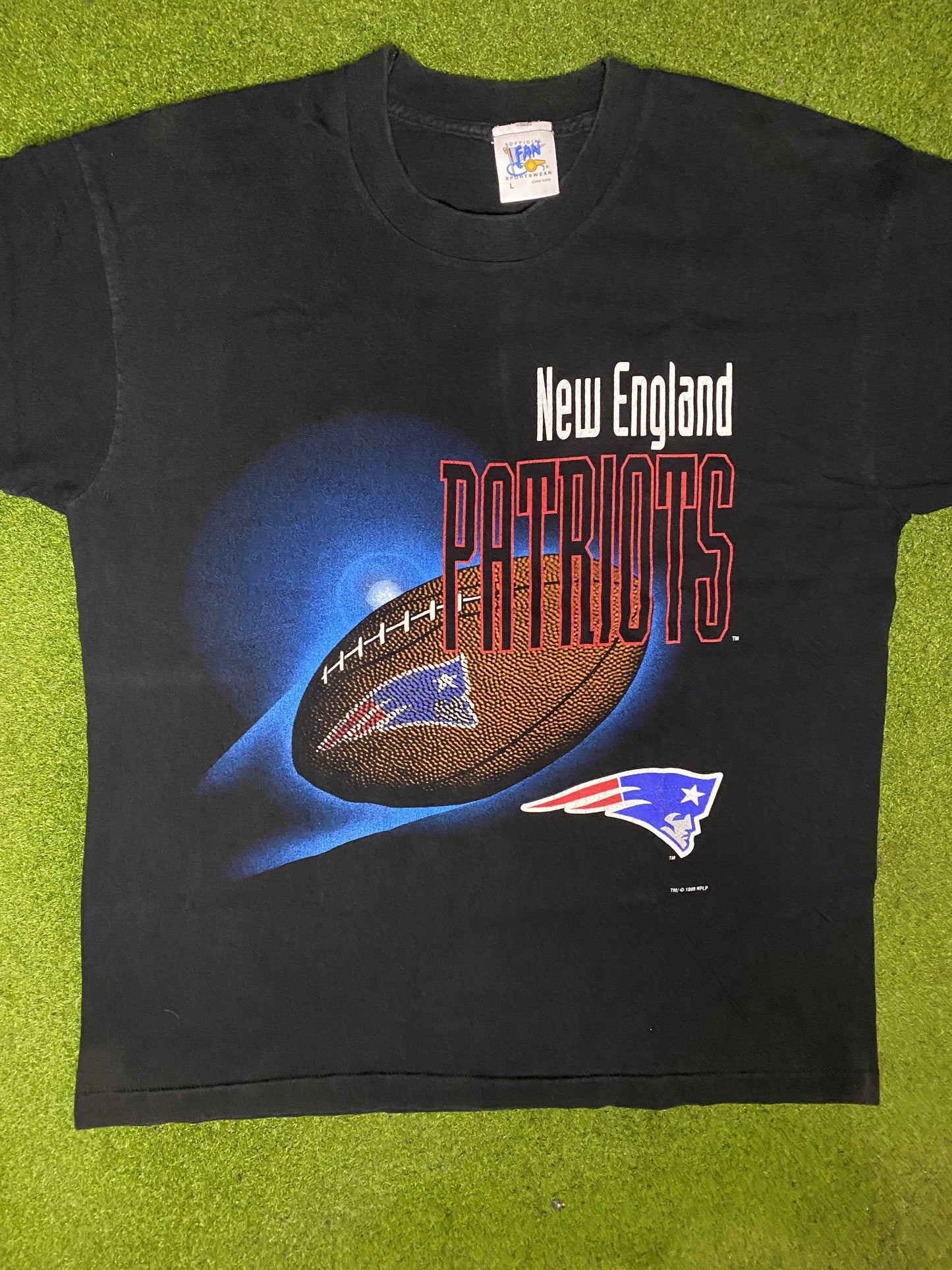 1994 New England Patriots - Vintage NFL T-Shirt (Large) - Gametime Vintage