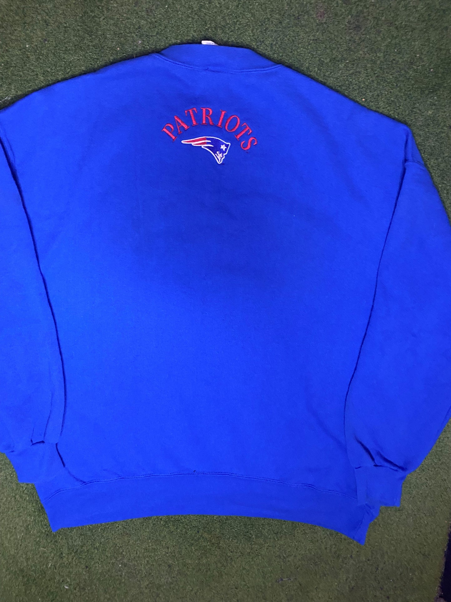 1994 New England Patriots - Vintage NFL Sweatshirt (XL) - Gametime Vintage
