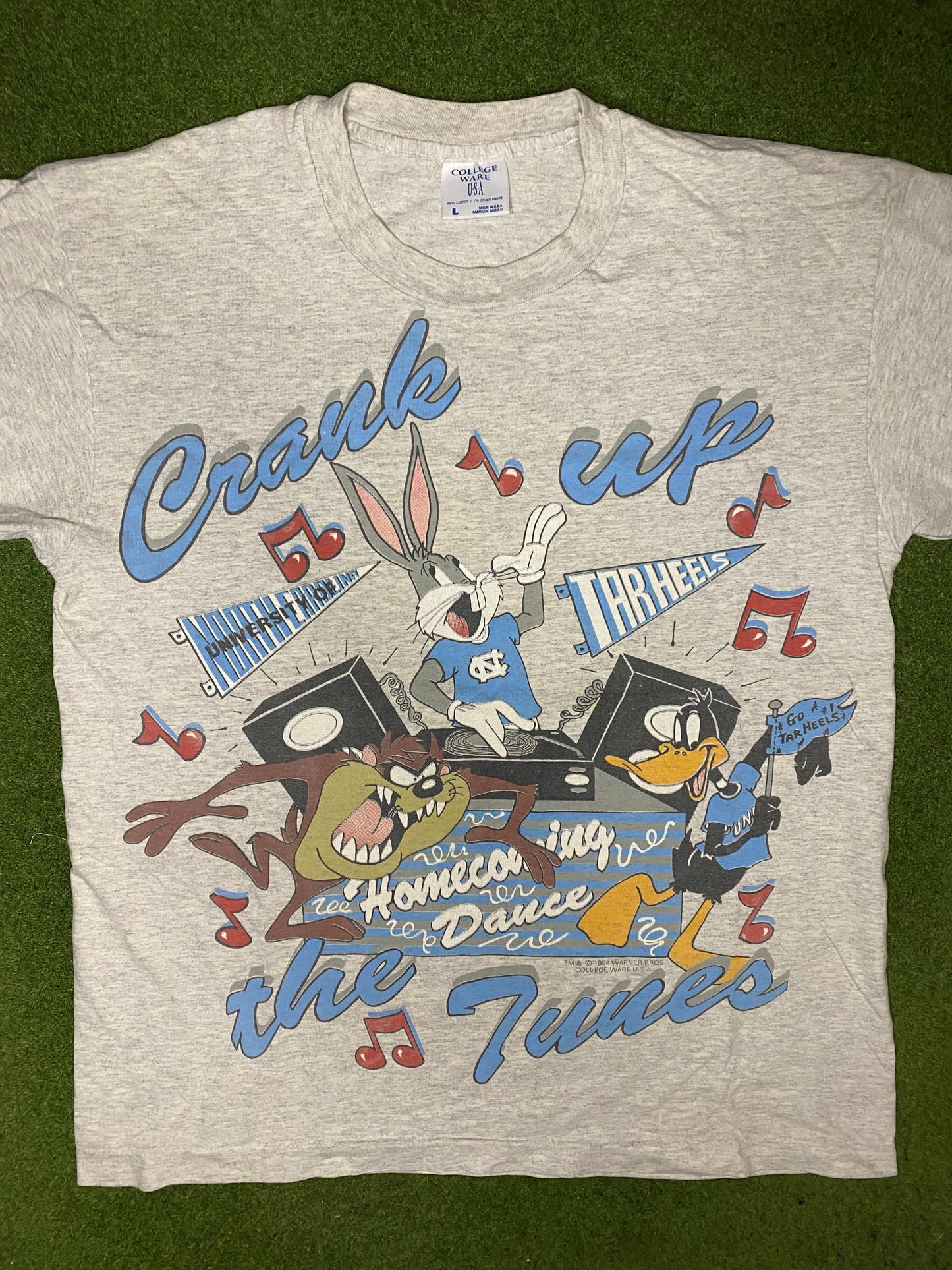 1994 North Carolina Tar Heels - Looney Tunes - Vintage College T Shirt (Large) - Gametime Vintage