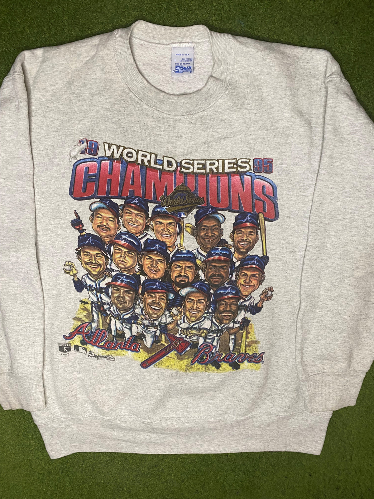 1995 Atlanta Braves - World Series Champions Caricature Roster - Vintage MLB Sweatshirt (Large) - Gametime Vintage
