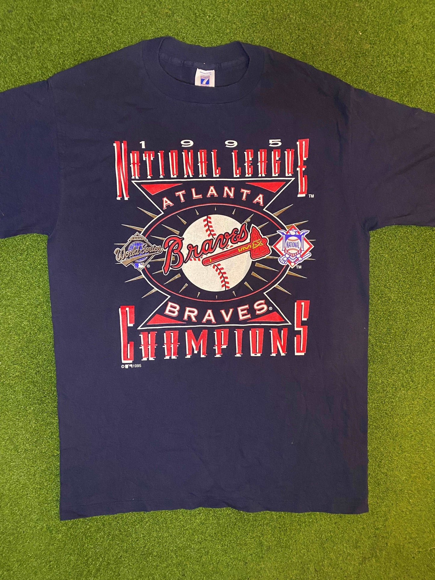 1995 Atlanta Braves - NL Champions - Vintage MLB T-Shirt (Large) - Gametime Vintage
