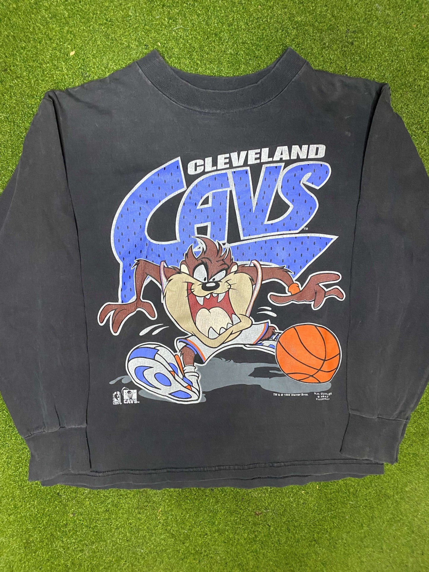 1995 Cleveland Cavaliers - Taz - Vintage NBA Long Sleeve (Youth Medium) - Gametime Vintage
