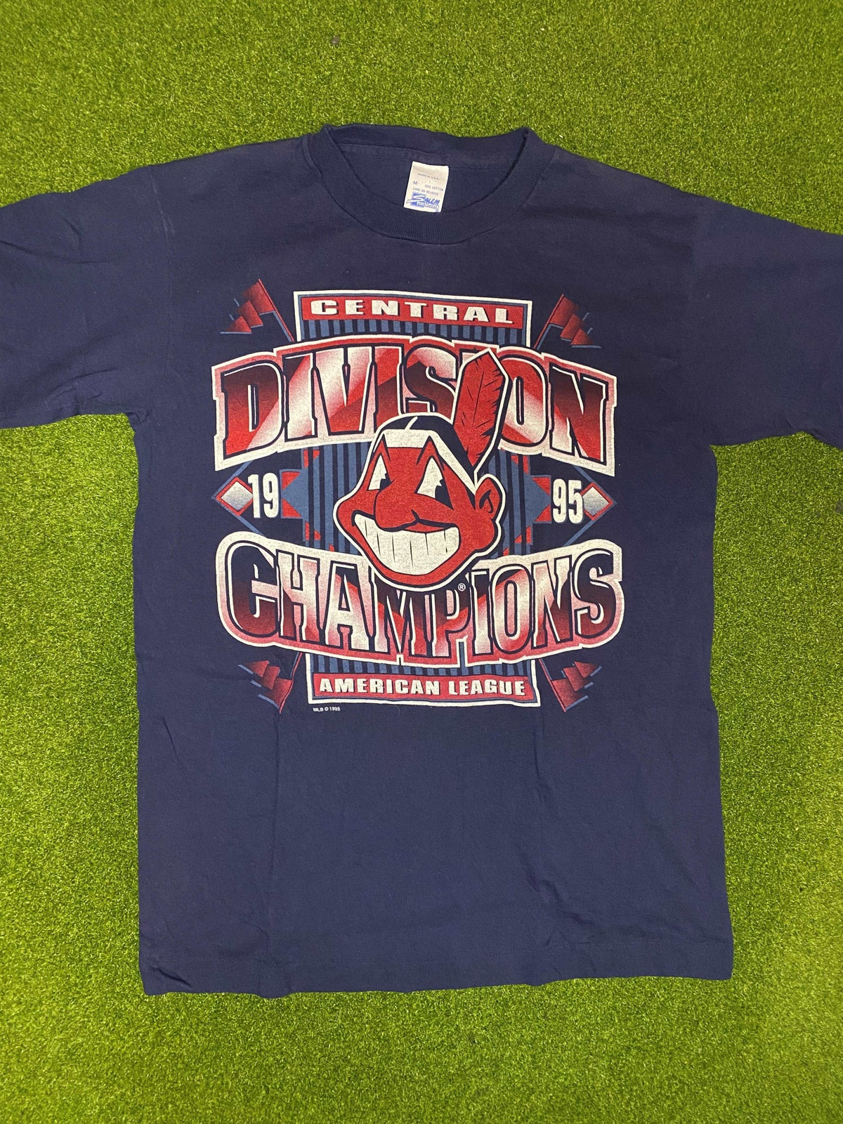 1995 Cleveland Indians - Central Div Champs - Vintage MLB Tee Shirt (Medium) - Gametime Vintage