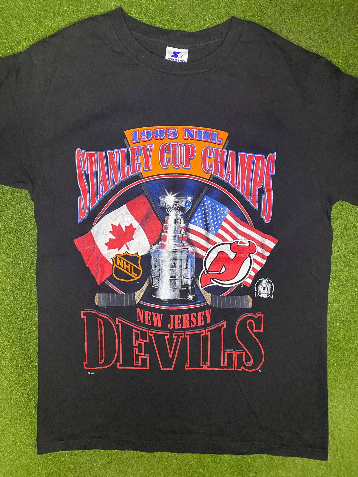 1995 New Jersey Devils - Stanley Cup Champions - Vintage NHL T-Shirt (Medium) - Gametime Vintage