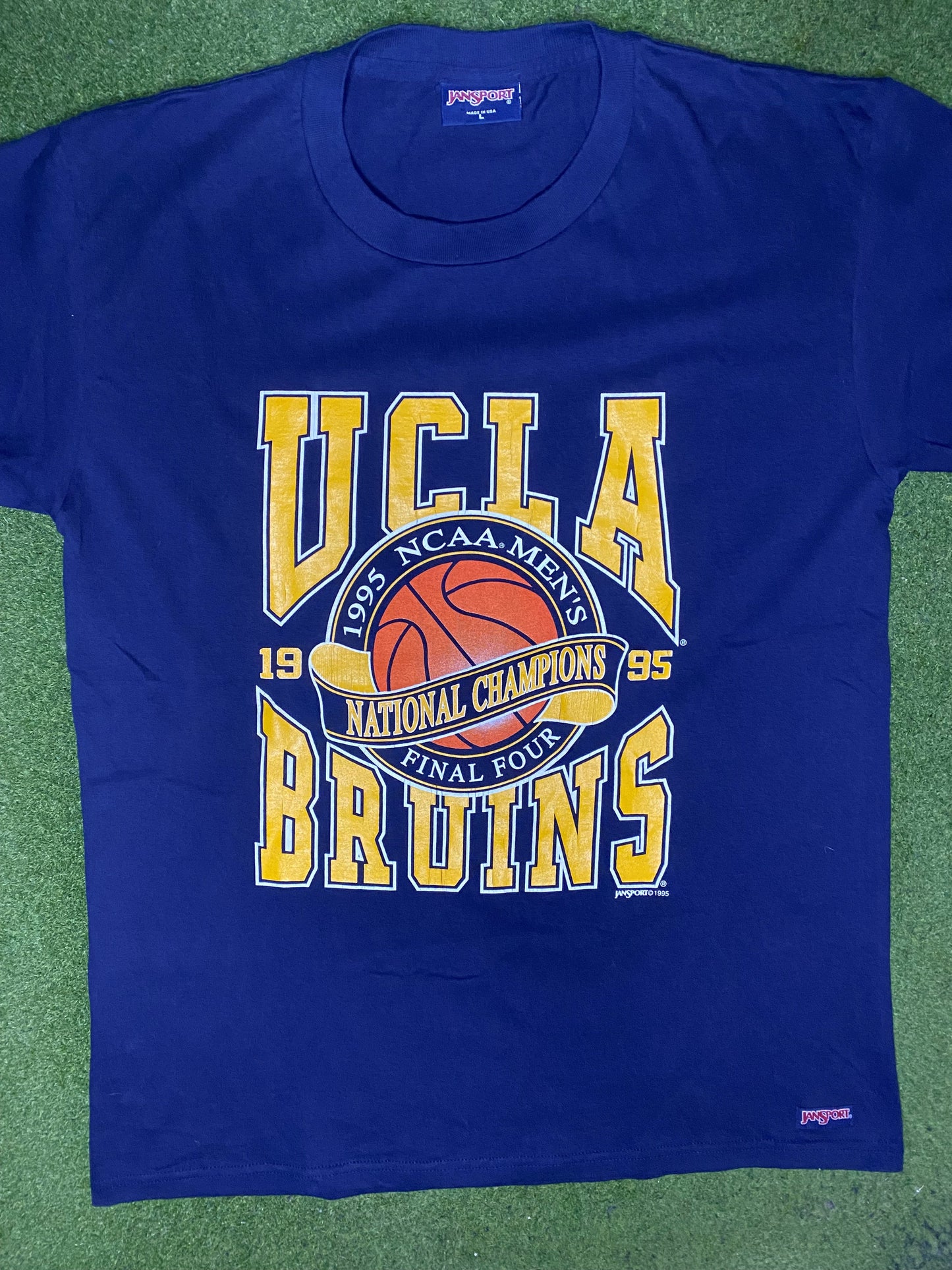 1995 UCLA Bruins - National Champions - Vintage College Basketball T Shirt (Large) - Gametime Vintage