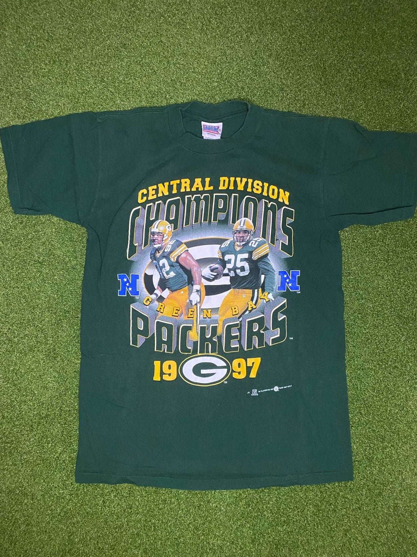 1997 Green Bay Packers - Central Div Champs Ft. Reggie White - Vintage NFL Tee Shirt (Medium) - Gametime Vintage