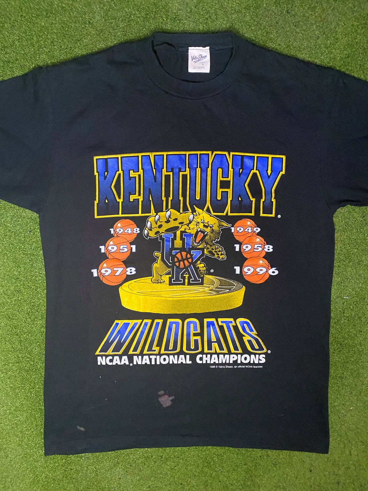 1996 Kentucky Wildcats - National Champions - Vintage College T Shirt (Medium) - Gametime Vintage
