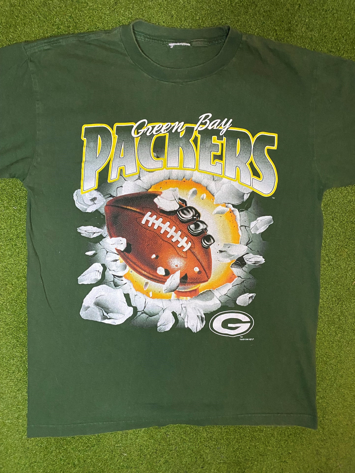 1996 Green Bay Packers - Break Thru - Vintage NFL Tee (Medium) - Gametime Vintage