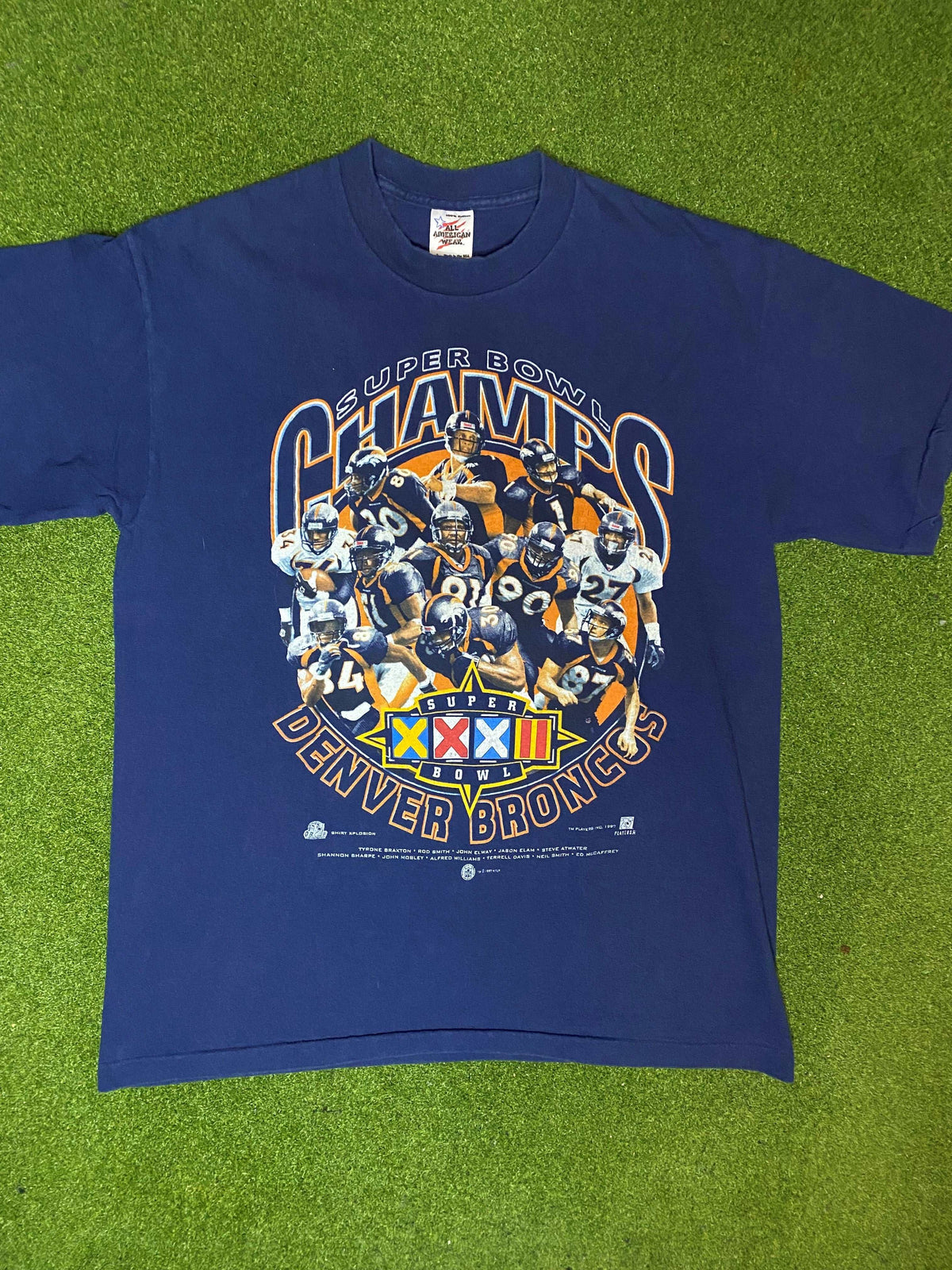 1997 Denver Broncos - Super Bowl XXII Champions Roster - Vintage NFL Tee Shirt (Large) - Gametime Vintage