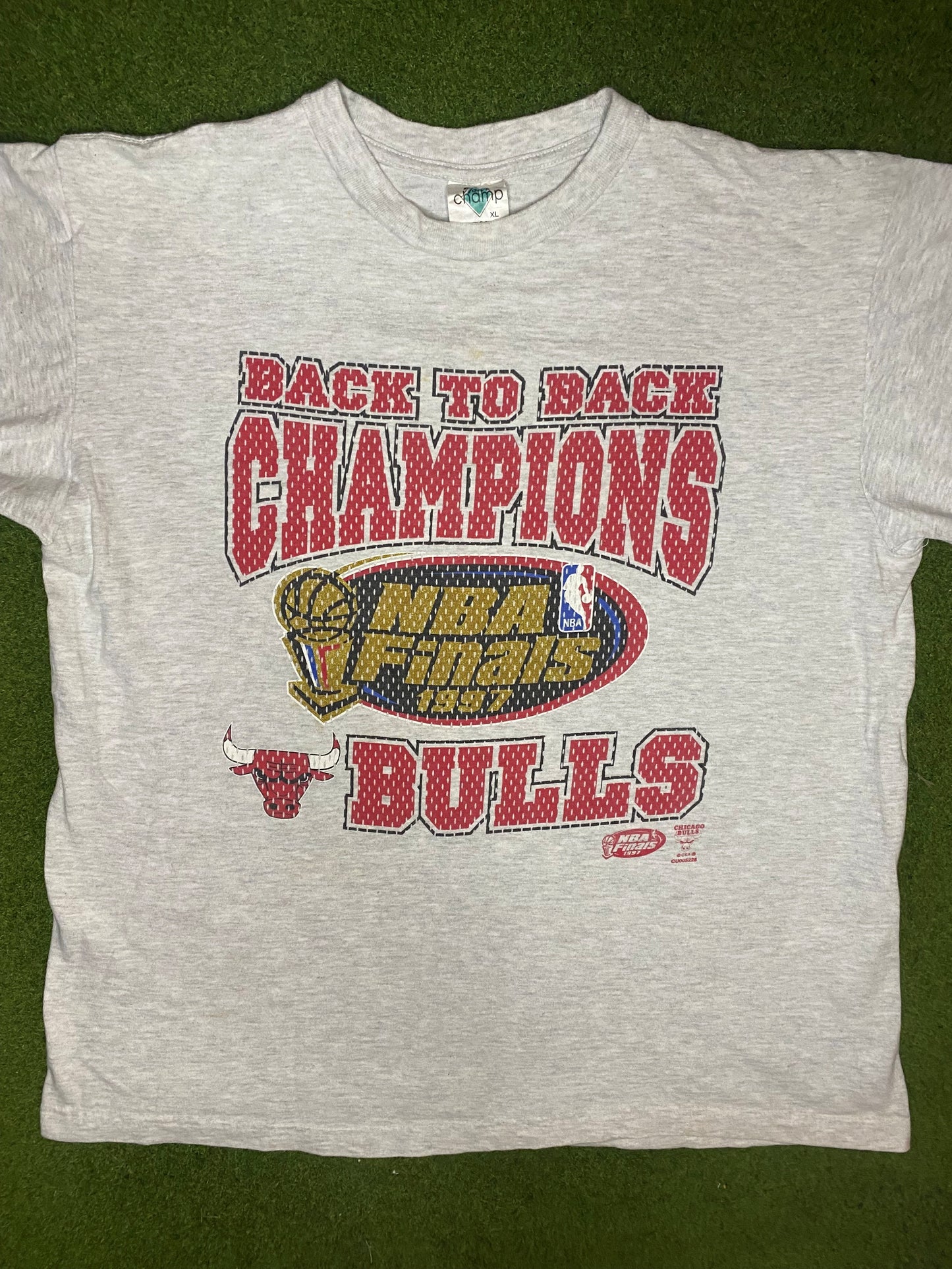 1997 Chicago Bulls - Back to Back Champions - Vintage NBA Tee (XL) - Gametime Vintage