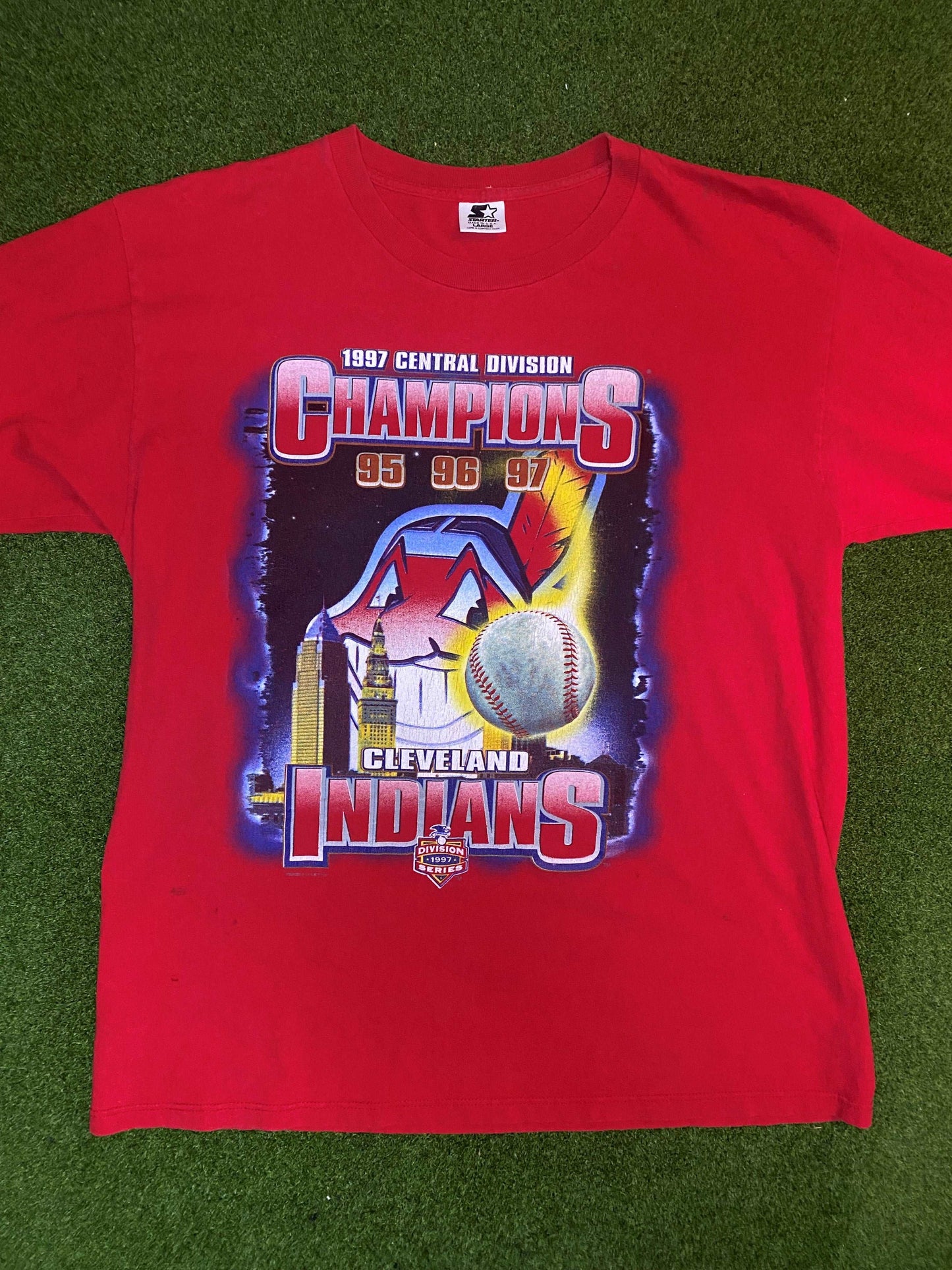 1997 Cleveland Indians - Div Champs - Vintage MLB Tee Shirt (Large) - Gametime Vintage