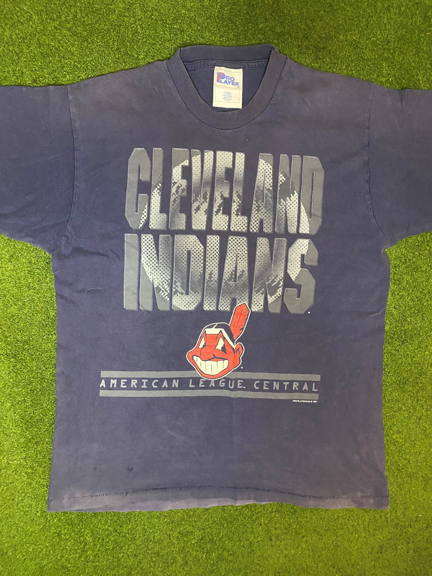 1997 Cleveland Indians - Vintage MLB T-Shirt (Youth XL) - Gametime Vintage