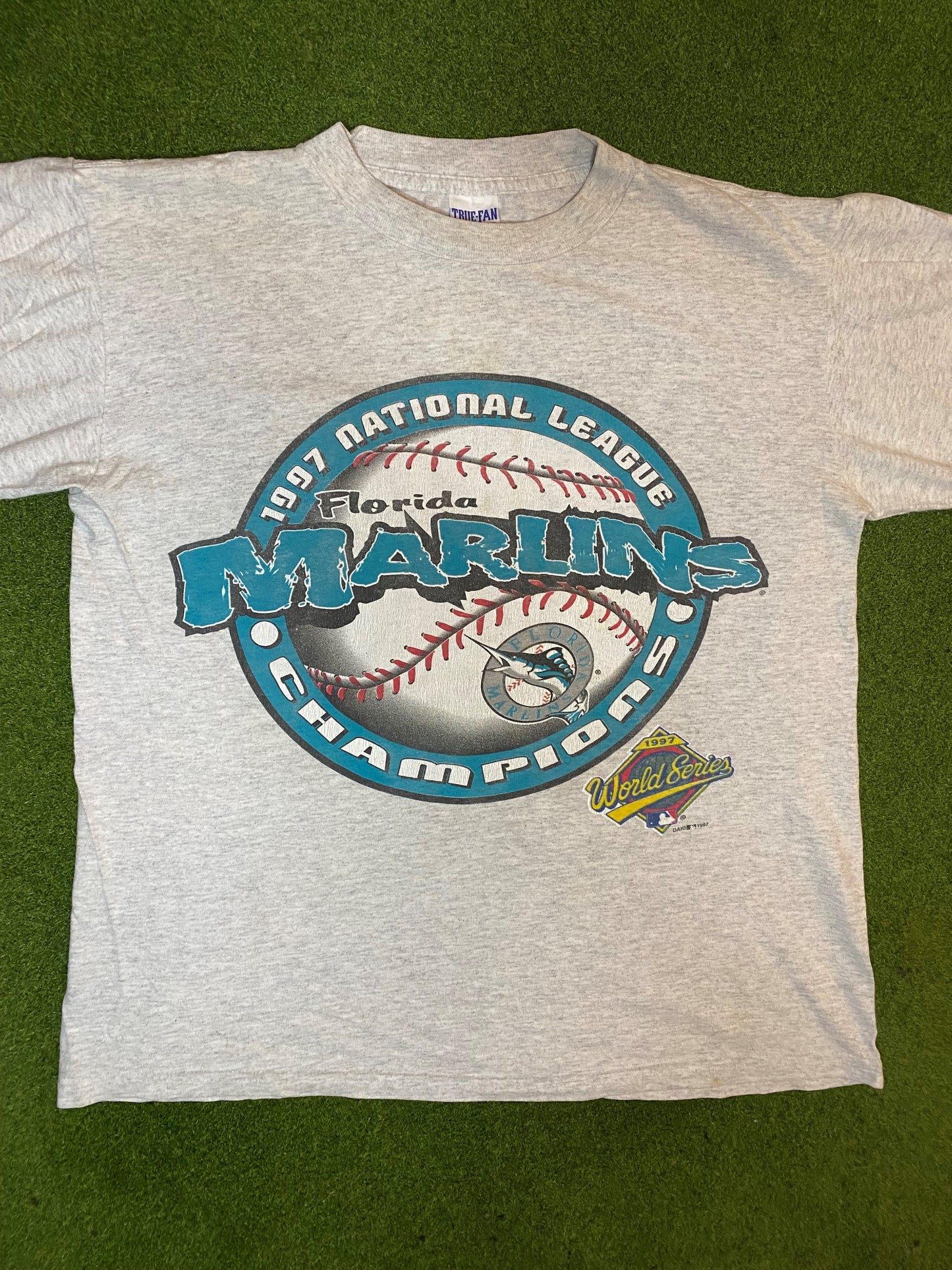 1997 Florida Marlins - NL Champions - Vintage MLB T-Shirt (Medium) - Gametime Vintage