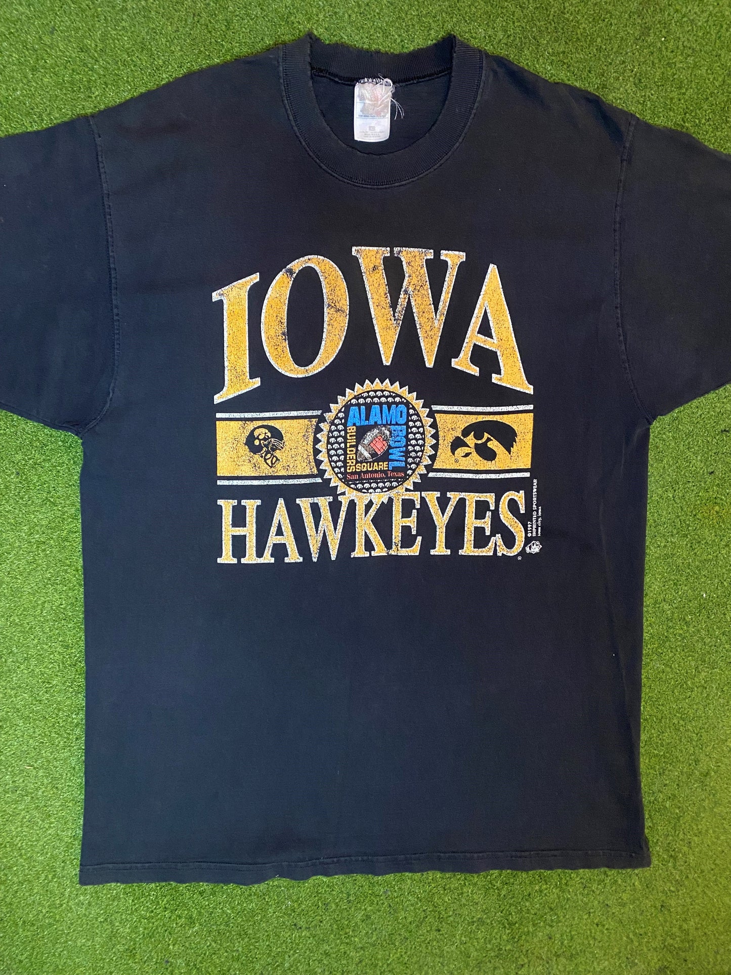 1997 Iowa Hawkeyes - Alamo Bowl - Vintage College Football T-Shirt (Large) - Gametime Vintage