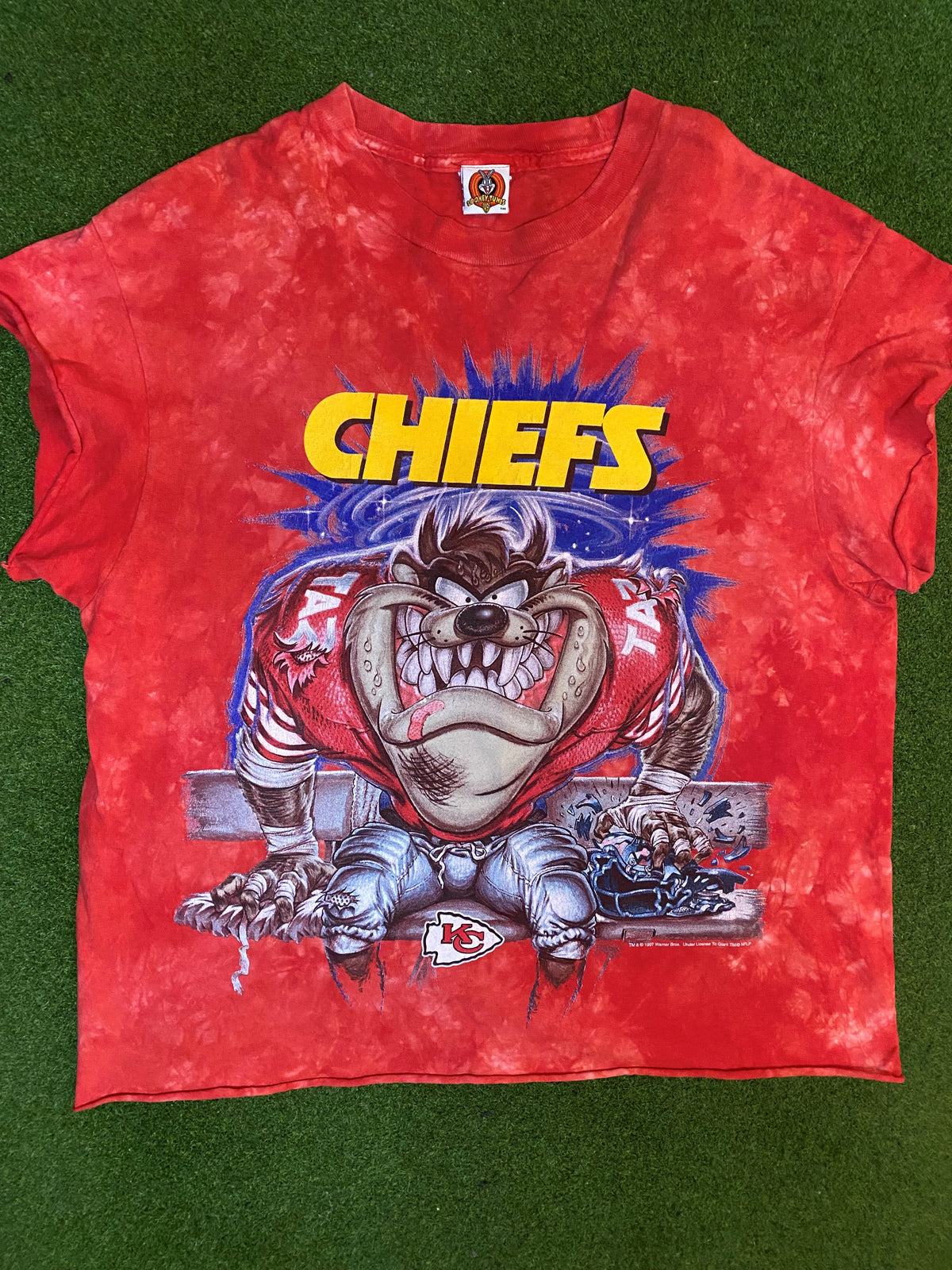 1997 Kansas City Chiefs - Taz Crossover - Vintage NFL Cutoff T-Shirt (XL) - Gametime Vintage