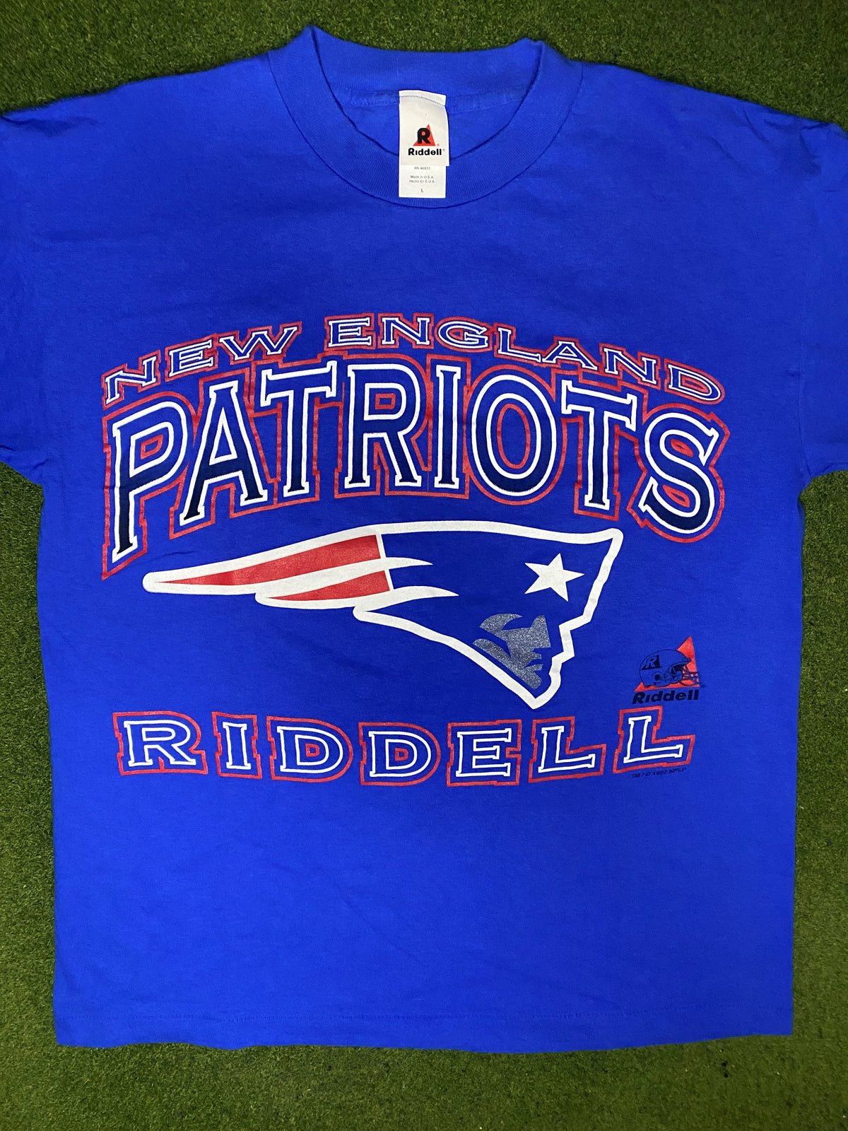 1997 New England Patriots - Big Logo - Vintage NFL T Shirt (Large) - Gametime Vintage
