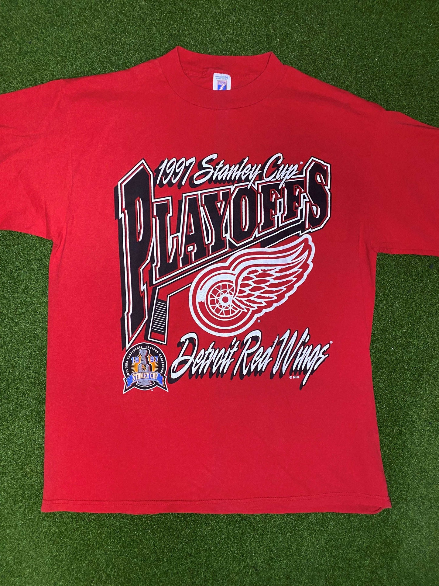 1997 Detroit Red Wings - Playoffs - Vintage NHL Tee Shirt (XL) - Gametime Vintage