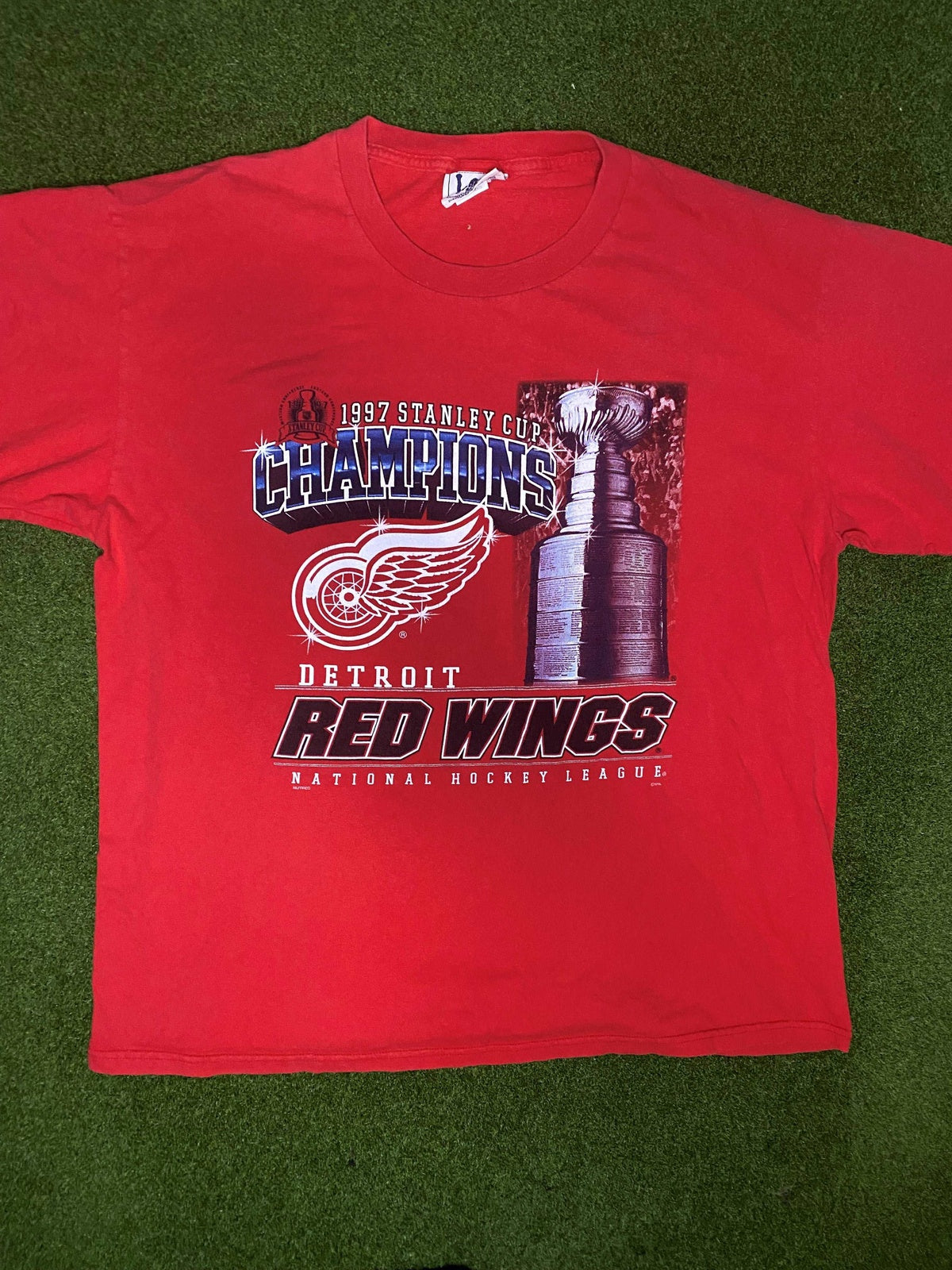 1997 Detroit Red Wings - Stanley Cup Champions - Vintage NHL Tee Shirt (XL) - Gametime Vintage