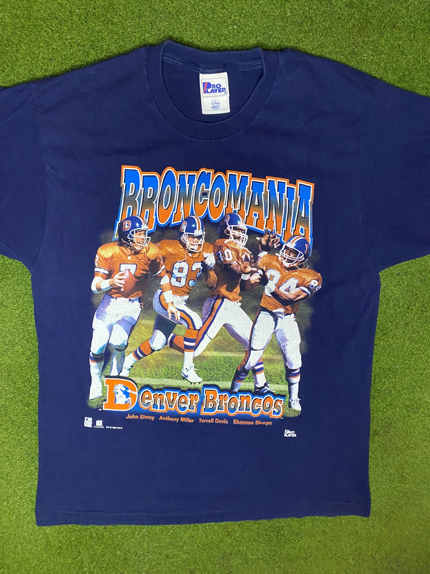 1998 Denver Broncos - Broncomania Ft. Elway, Davis, Sharpe - Vintage NFL Player T-Shirt (Large) - Gametime Vintage