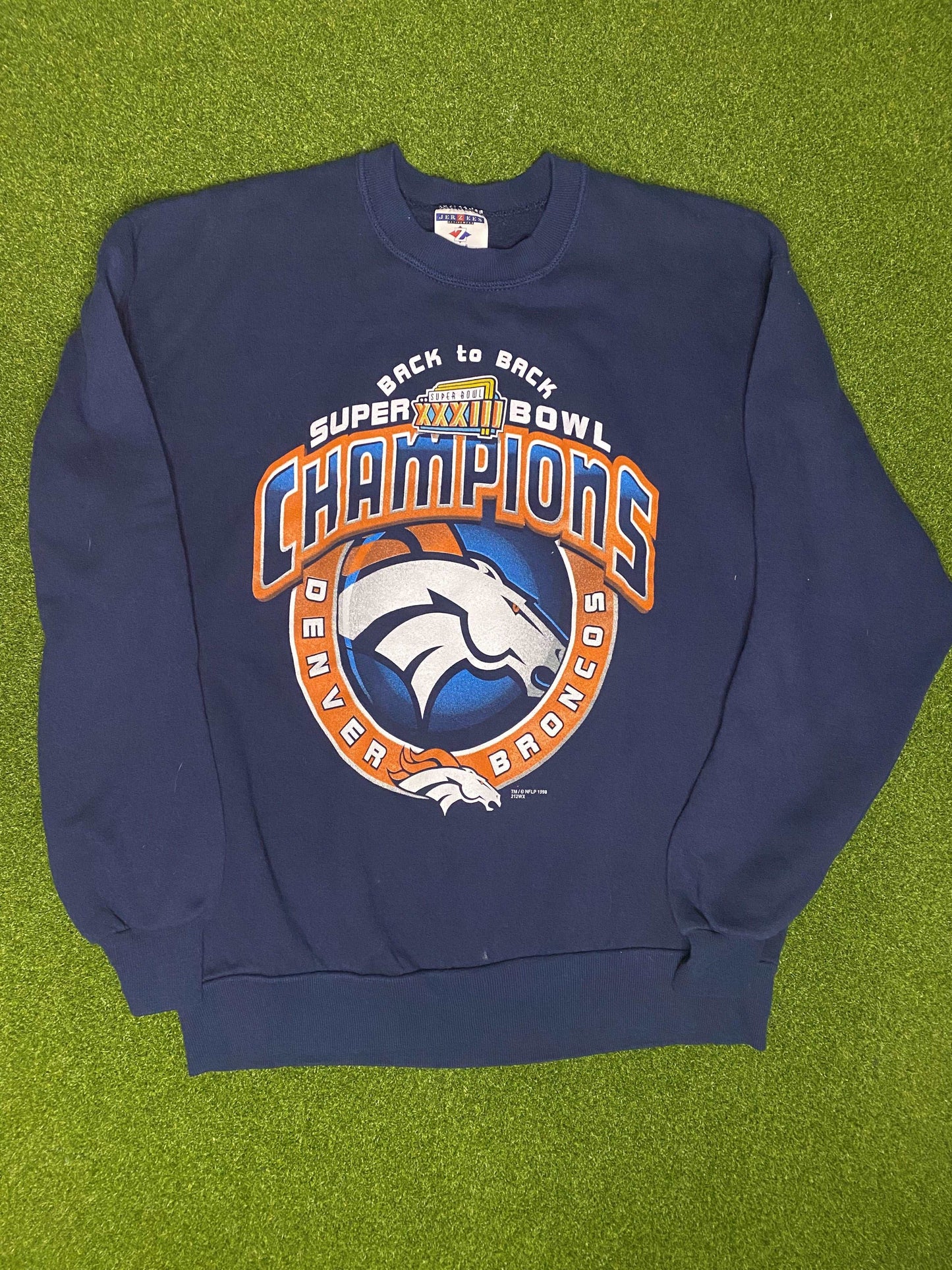 1998 Denver Broncos - Super Bowl XXXIII Champions - Vintage NFL Crewneck (Large) - Gametime Vintage