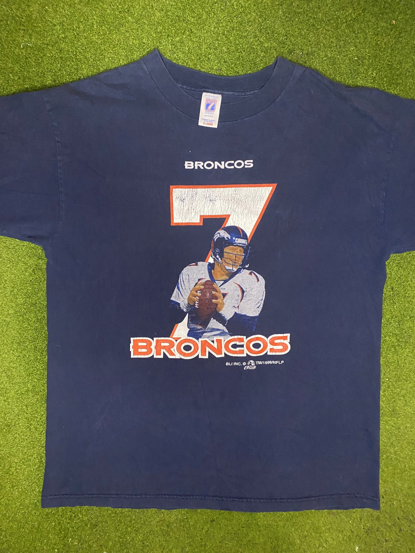 1998 Denver Broncos - John Elway - Vintage NFL Player T-Shirt (XL) - Gametime Vintage