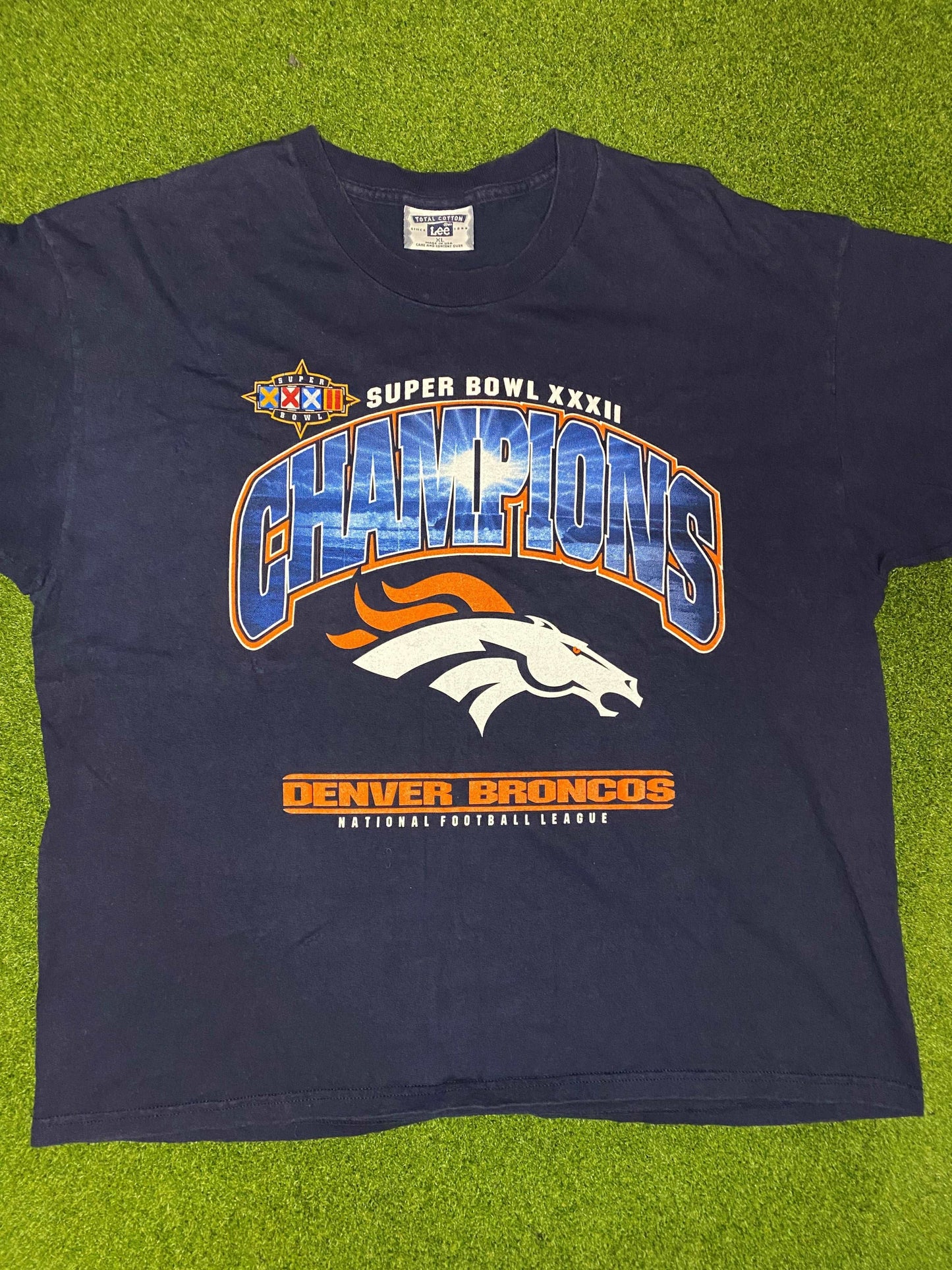 1999 Denver Broncos - Super Bowl XXXII Champs - Vintage NFL Tee Shirt (XL) - Gametime Vintage