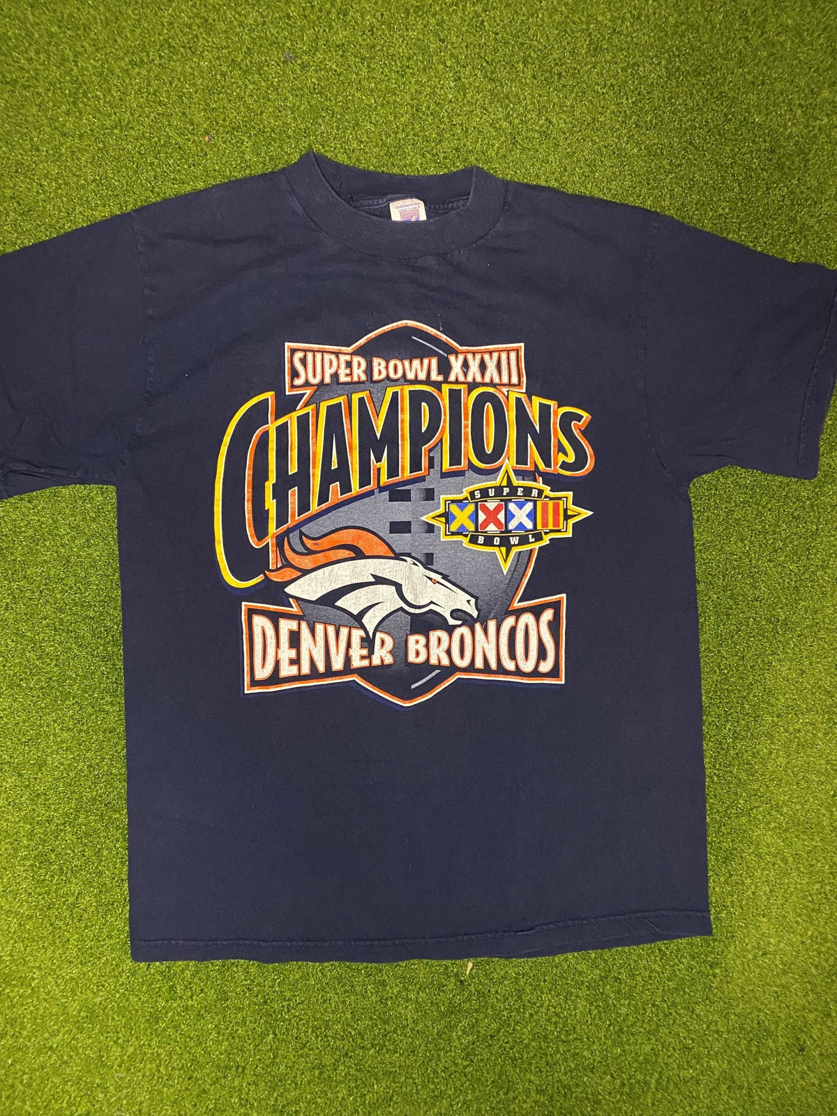 1998 Denver Broncos - Super Bowl XXII Champs - Vintage NFL Tee Shirt (Large) - Gametime Vintage