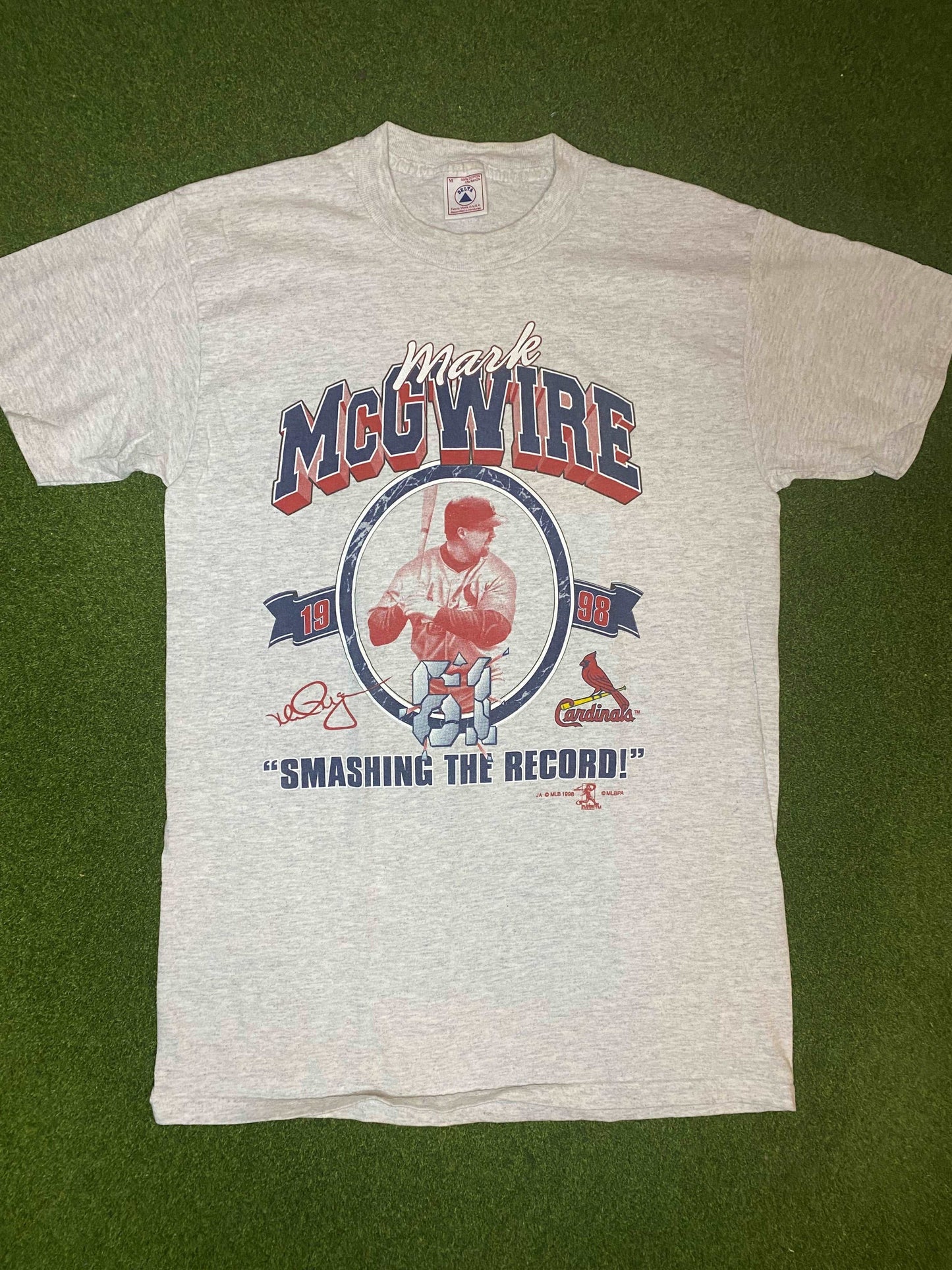 1998 St. Louis Cardinals - Mark McGuire - Smashing the Record - Vintage MLB Player Tee Shirt (Medium) - Gametime Vintage
