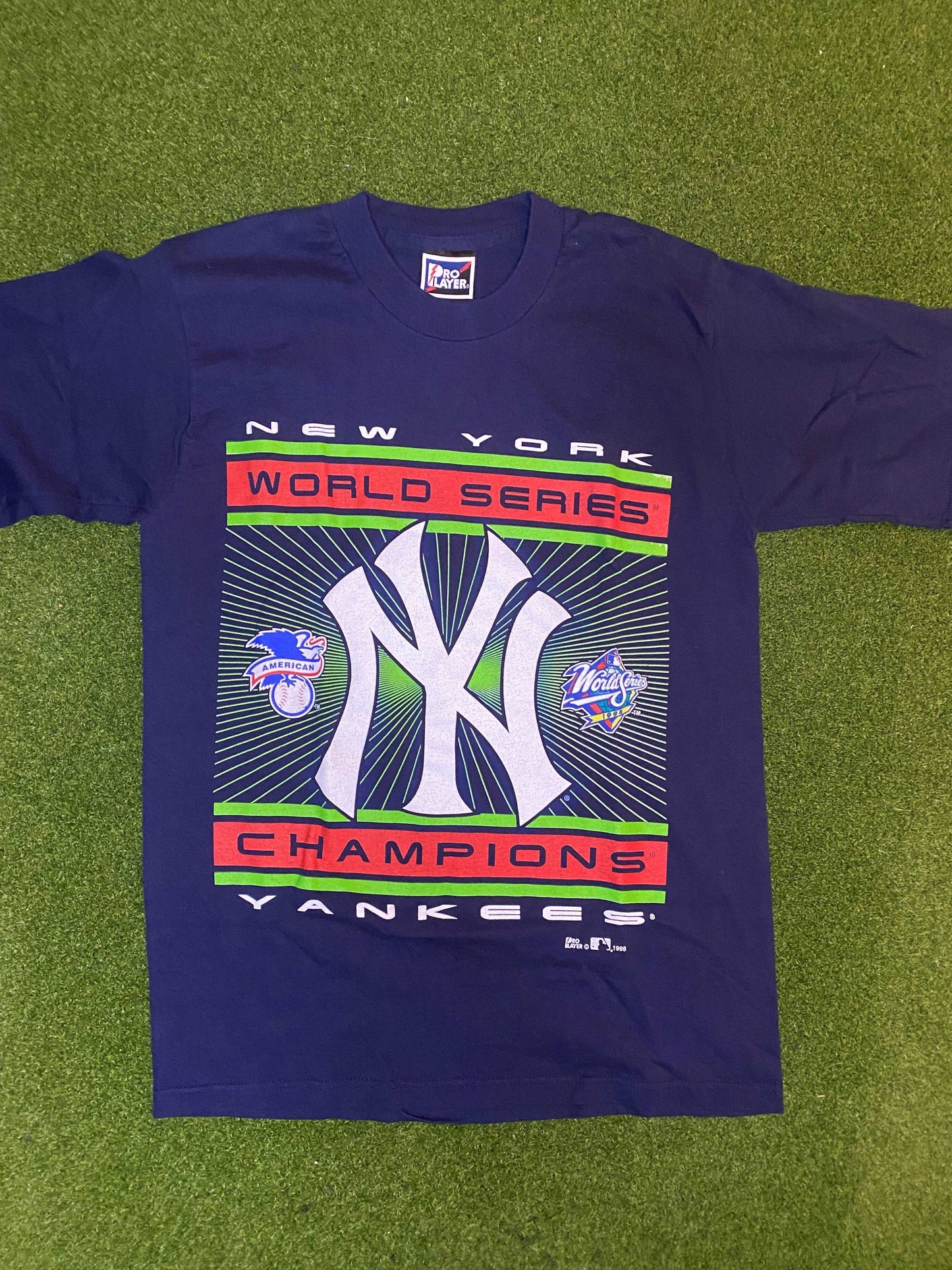 1998 New York Yankees - World Series Champs - Vintage MLB Tee Shirt (Youth Large) - Gametime Vintage