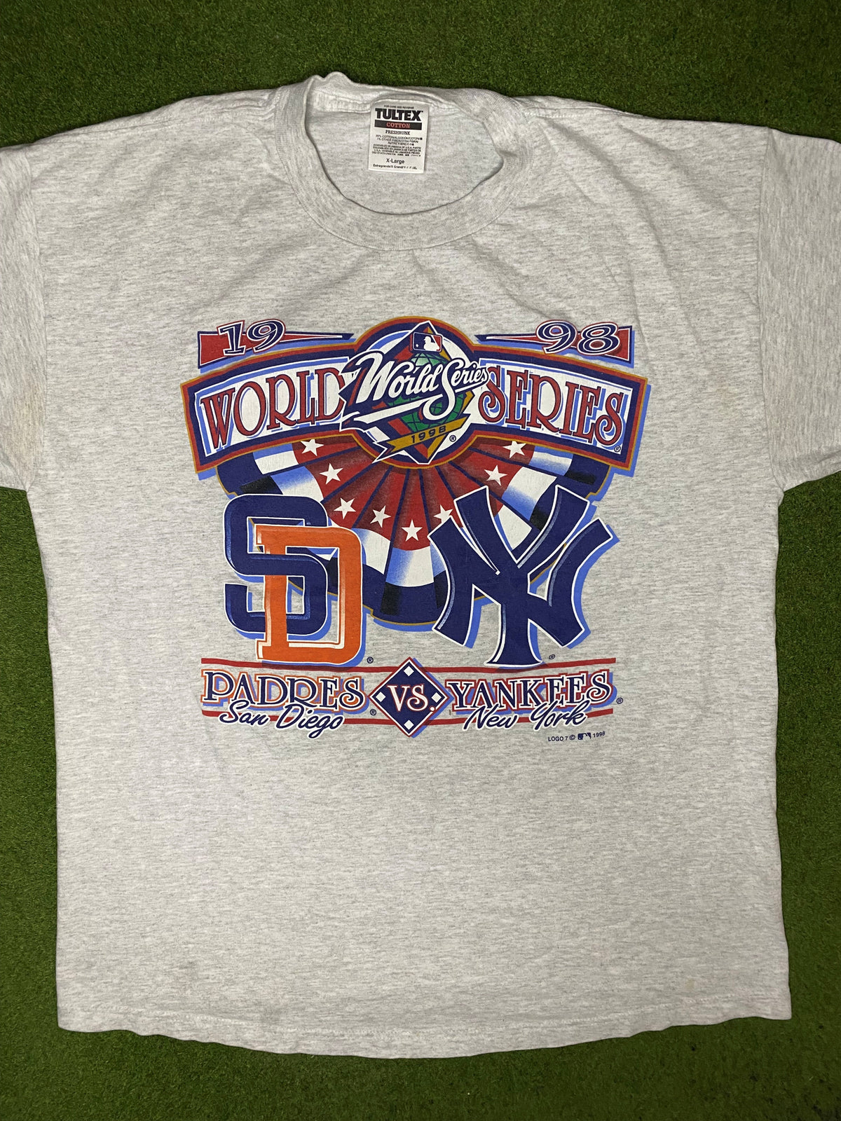 1998 World Series - Yankees Vs. Padres - Vintage MLB T Shirt (XL) - Gametime Vintage