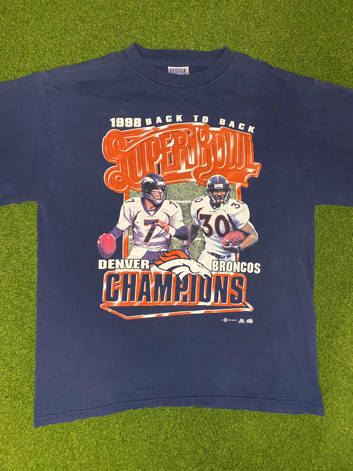 1999 Denver Broncos - Back to Back Super Bowl Champs ft John Elway and Terrell Davis - Vintage NFL Tee Shirt (XL) - Gametime Vintage